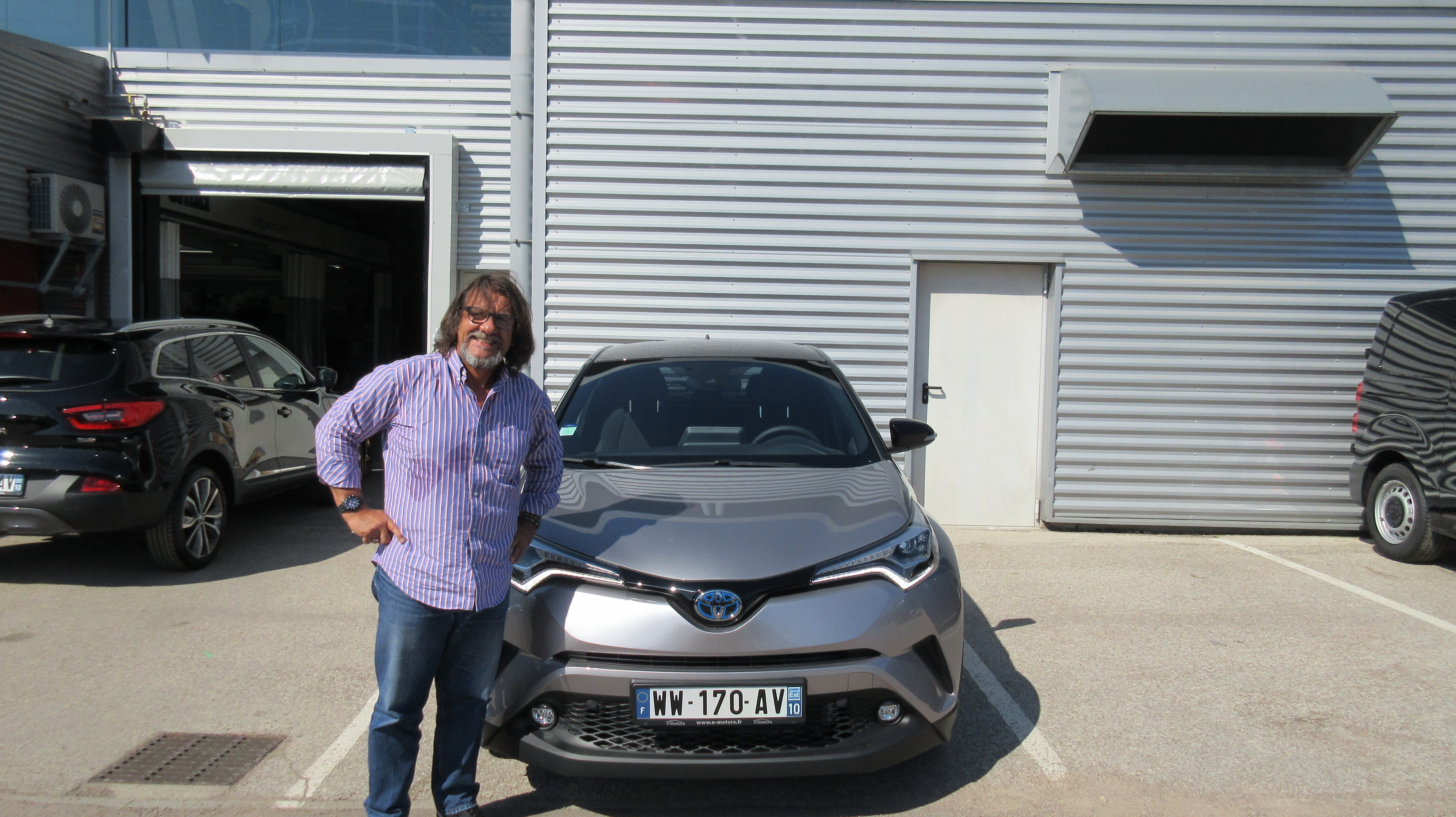 Avis-mandataire-auto-Emotors-Toyota-C-hr-hybride-Graphic-122h.