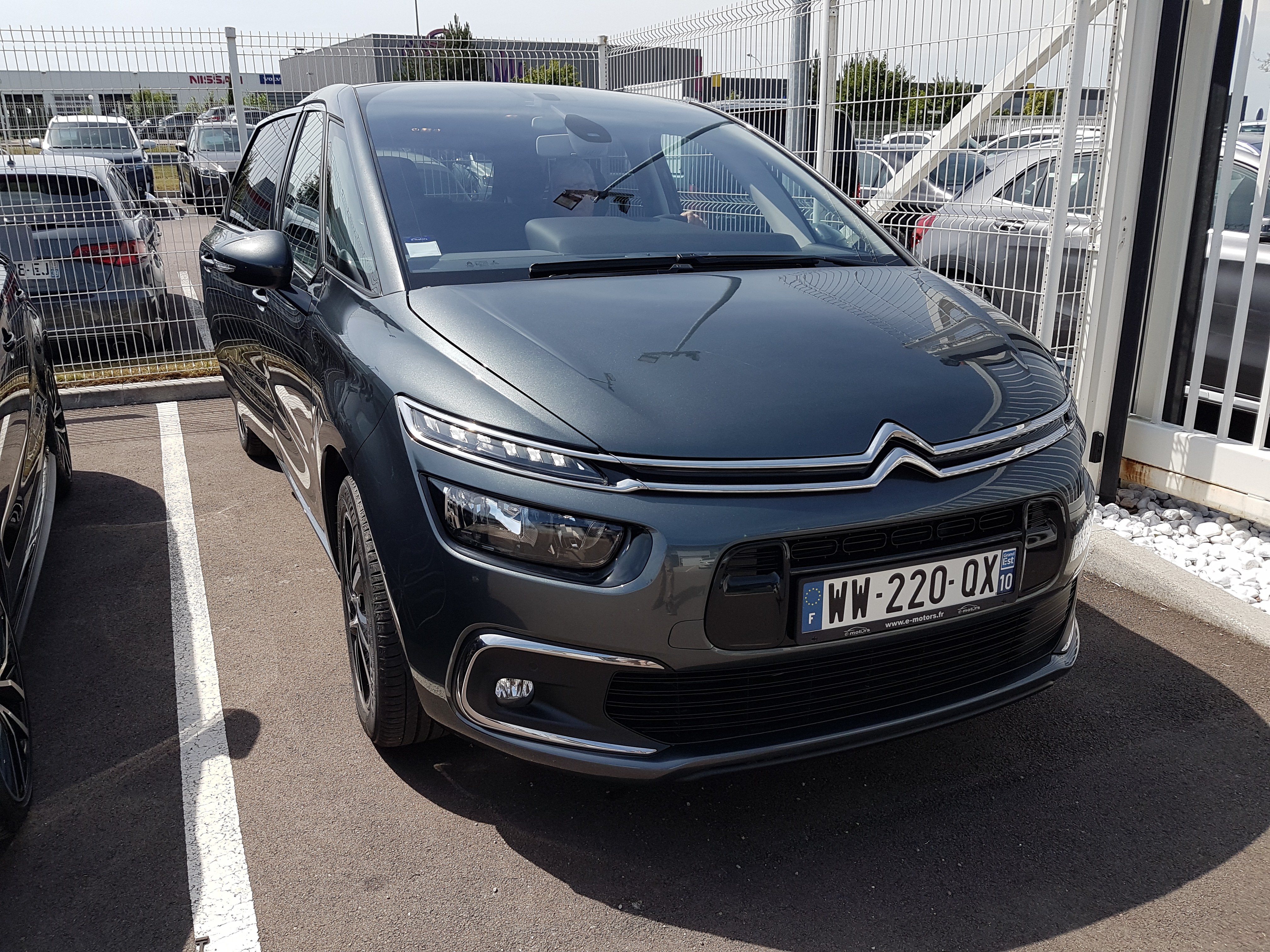 Avis-mandataire-auto-Emotors-Citroen-C4-picasso-Feel-bluehdi-120.