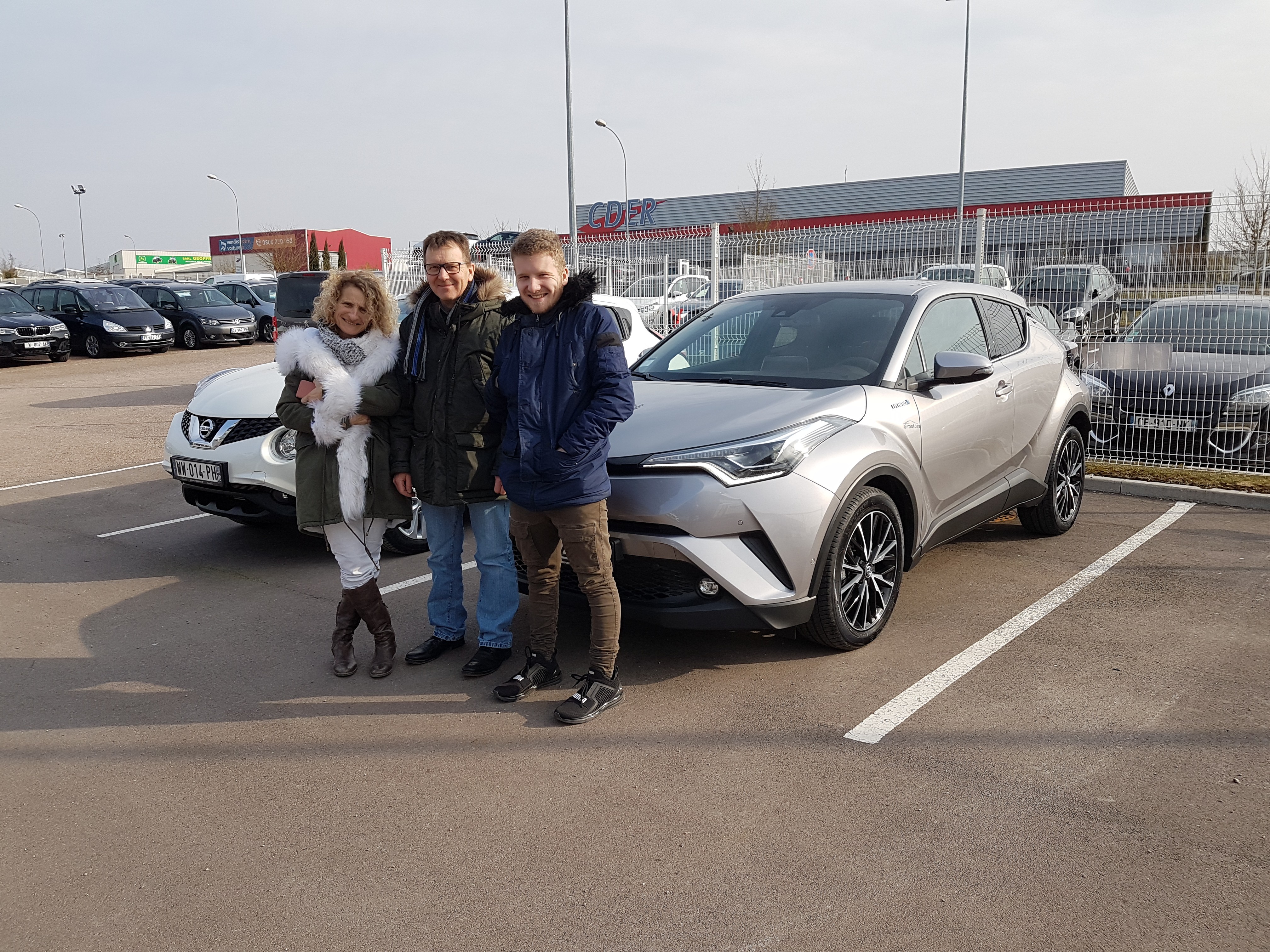 Avis-mandataire-auto-Emotors-Toyota-C-hr-hybride-Distinctive-122h.