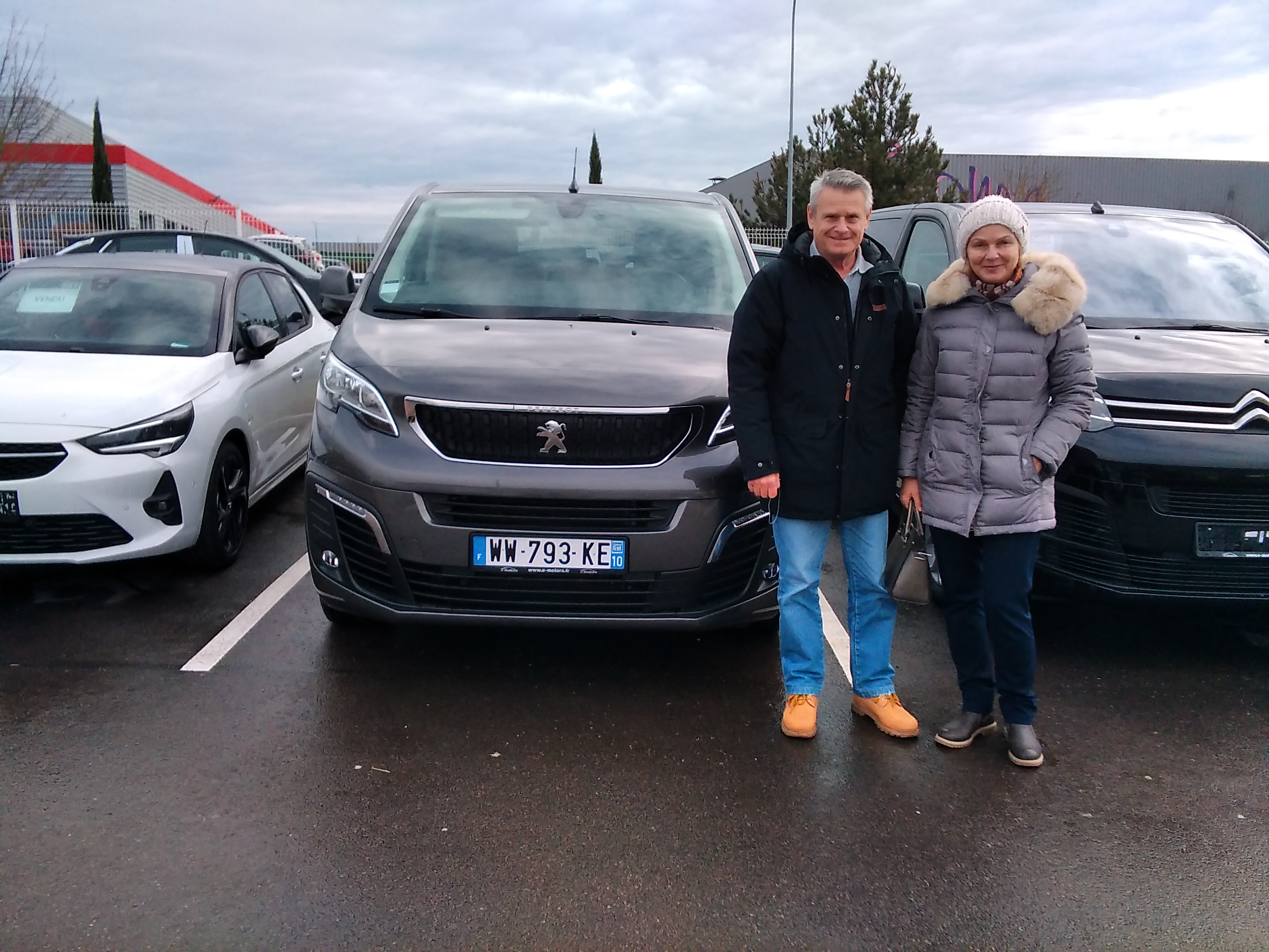 Avis-mandataire-auto-Emotors-Peugeot-Traveller-Standard-business-bluehdi-140-s-s.