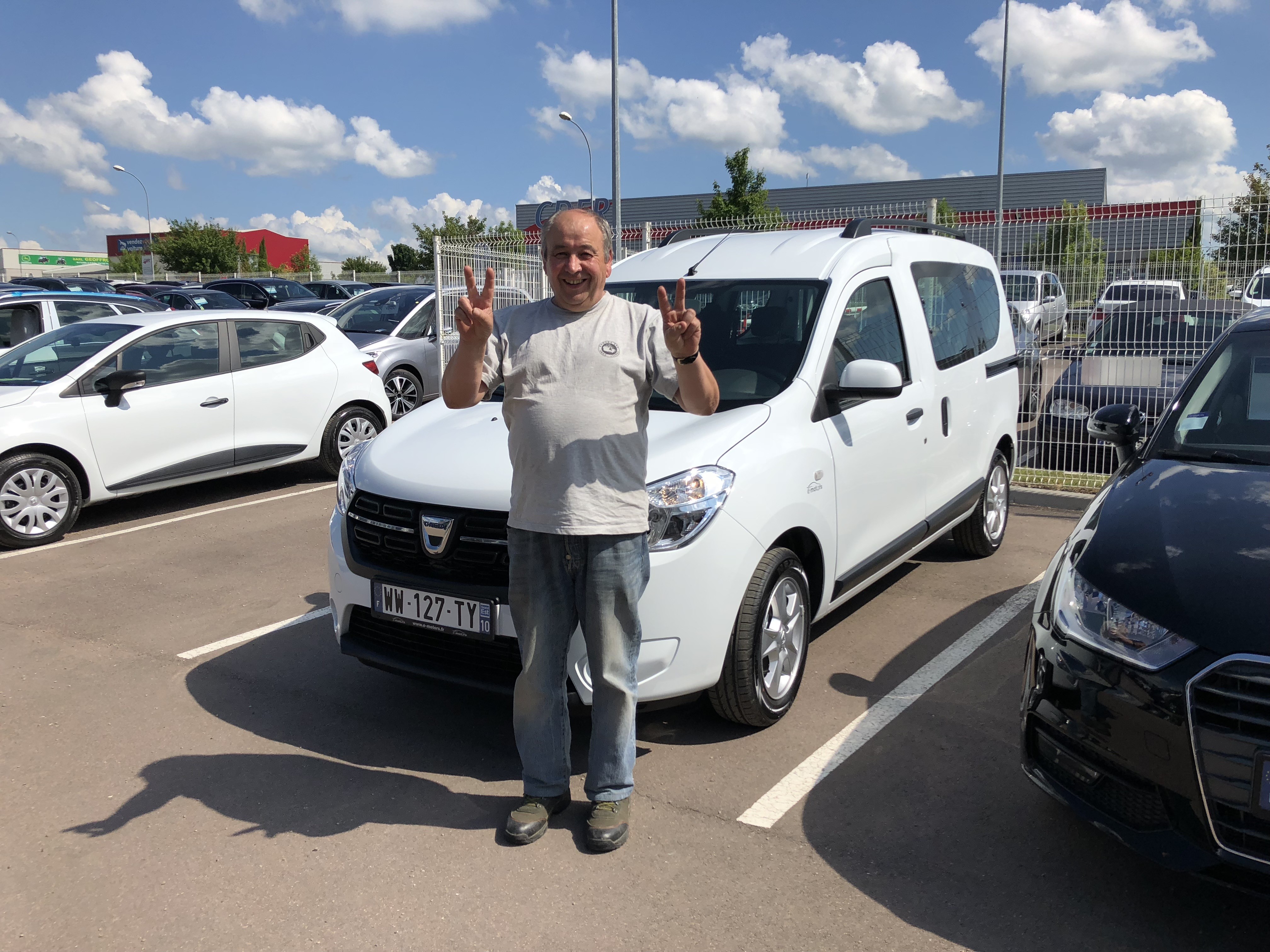 Avis-mandataire-auto-Emotors-Dacia-Dokker-Sce-100-silver-line-2017-4p.