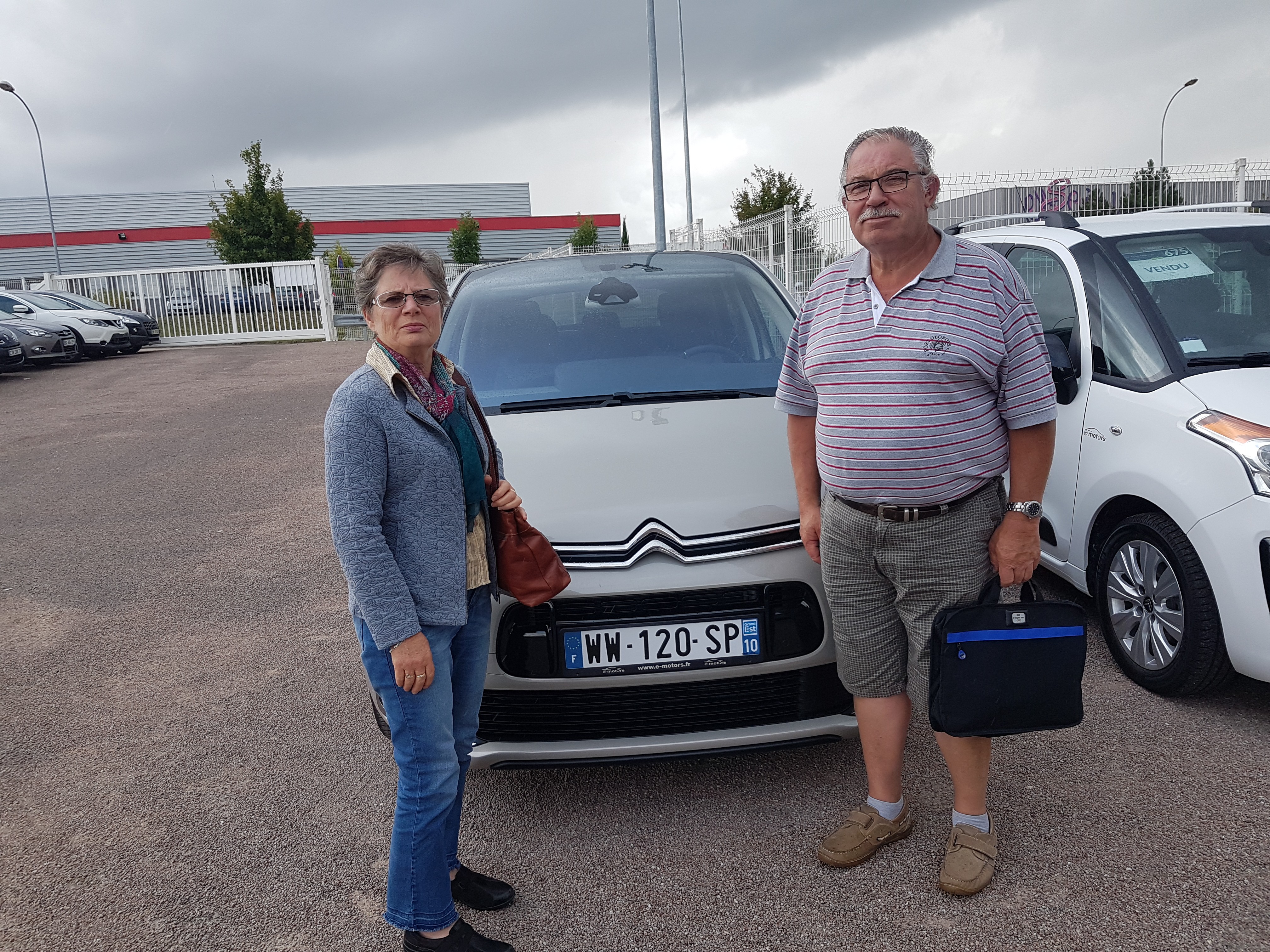 Avis-mandataire-auto-Emotors-Citroen-C4-picasso-Shine-bluehdi-120-s-s-eat6.