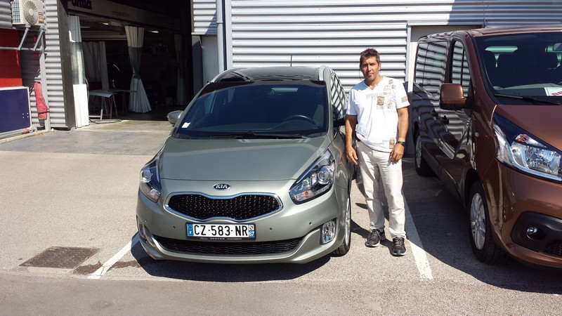 Avis-mandataire-auto-Emotors--Kia-carens-premium-crdi-136-5-places-.