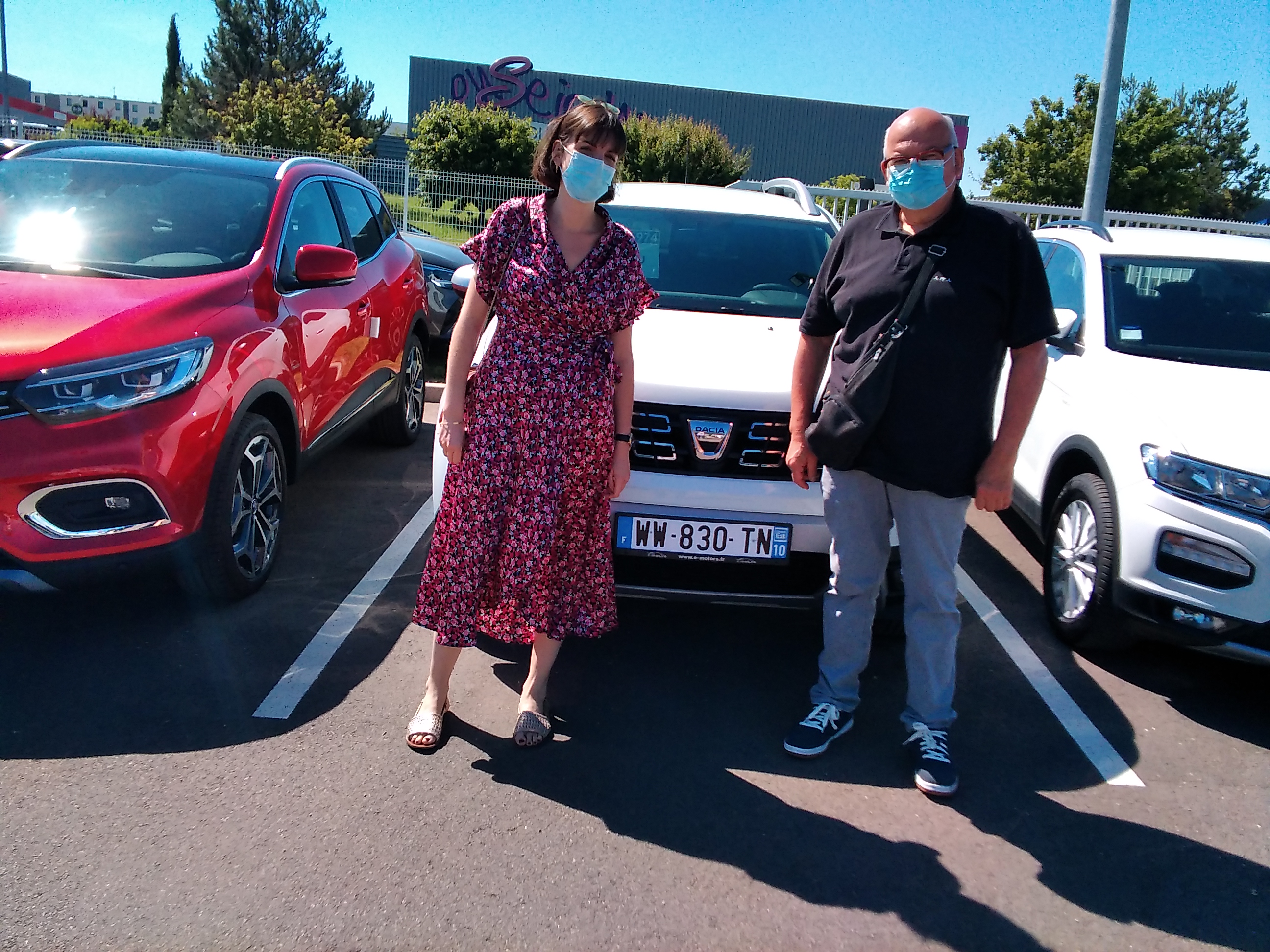 Avis-mandataire-auto-Emotors-Dacia-Duster-Prestige-blue-dci-115-4x2-plus-pack-city-plus-plus-carte-mains-libres.