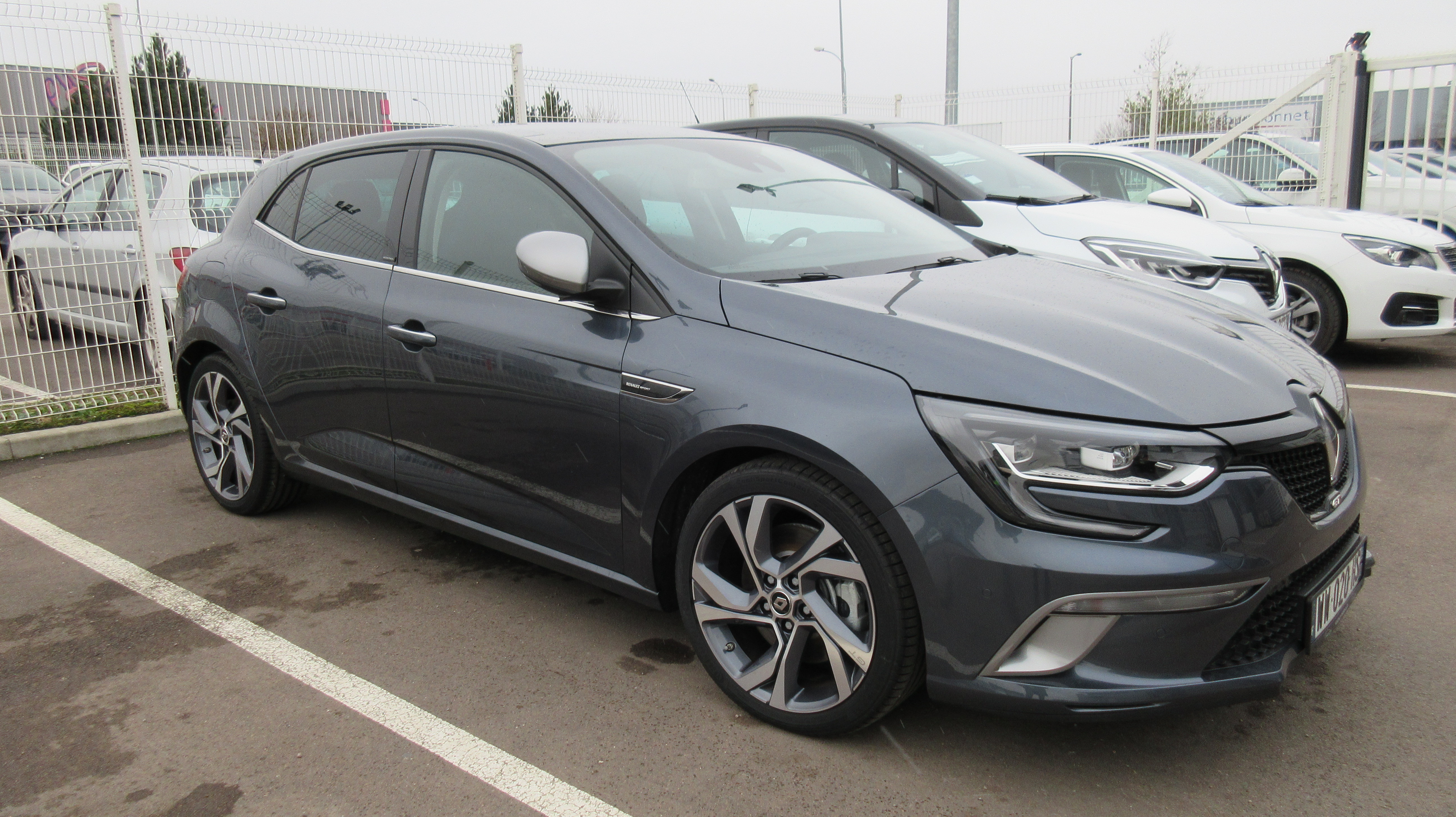 Avis-mandataire-auto-Emotors-Renault-Megane-iv-berline-M-gane-iv-berline-gt-tce-205-energy-edc-bose-plus-toit-vitr-cuir-alcantara.