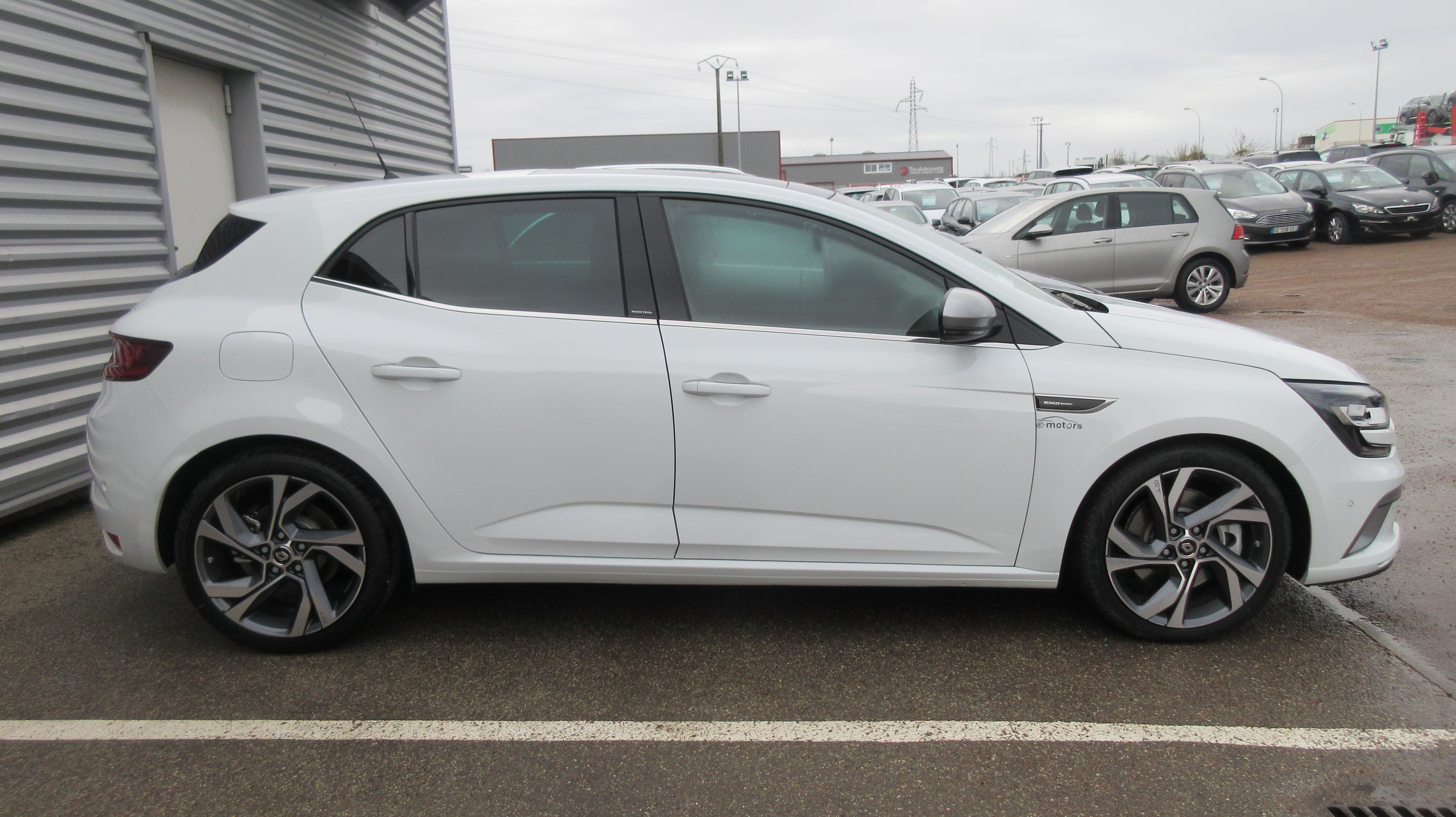 Avis-mandataire-auto-Emotors-Renault-Megane-iv-berline-M-gane-iv-berline-gt-tce-205-energy-edc-plus-toit-vitr-park-assist-bose.