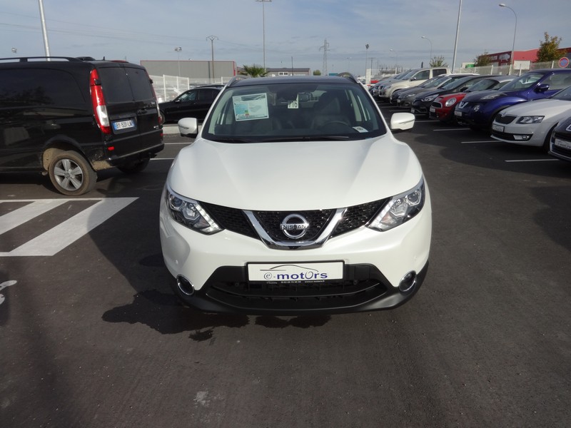 Avis-mandataire-auto-Emotors--Nissan-qashqai-tekna-dig-t-115-xtronic-4x2-plus-toit-vitr-.