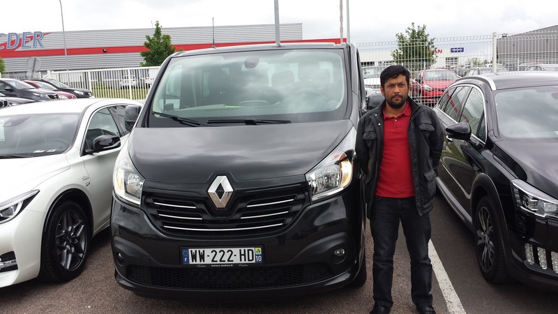 Avis-mandataire-auto-Emotors--Renault-trafic-combi-intens-dci-125-energy-9places-plus-hayon-.