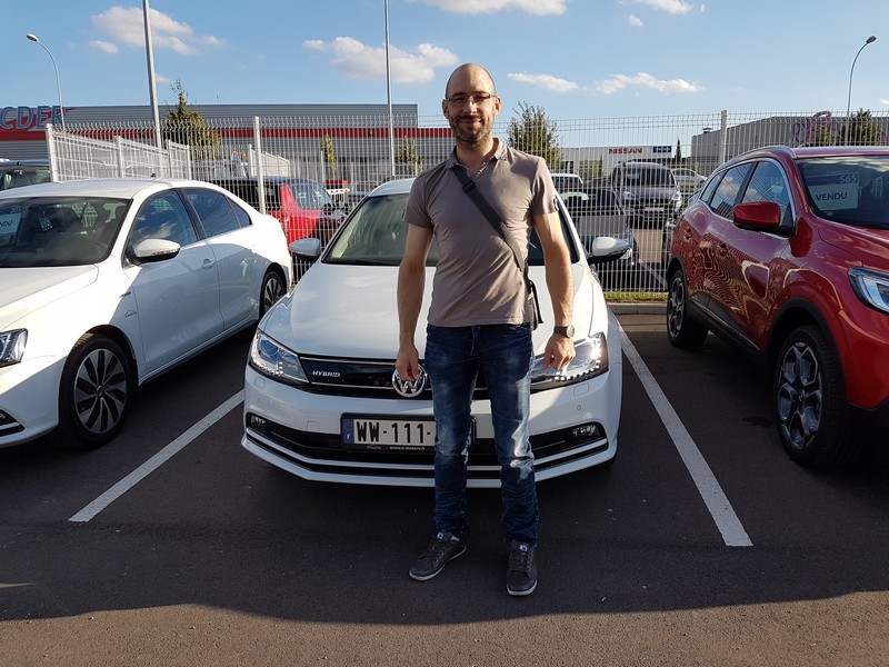 Avis-mandataire-auto-Emotors-Volkswagen-Jetta-Carat-tsi-170-hybrid-dsg7.