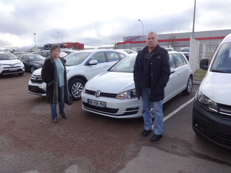 Avis-mandataire-auto-Emotors-Volkswagen-Golf-Confortline-tdi-110-dsg7-plus-navi-plus-jantes-17-5-portes.