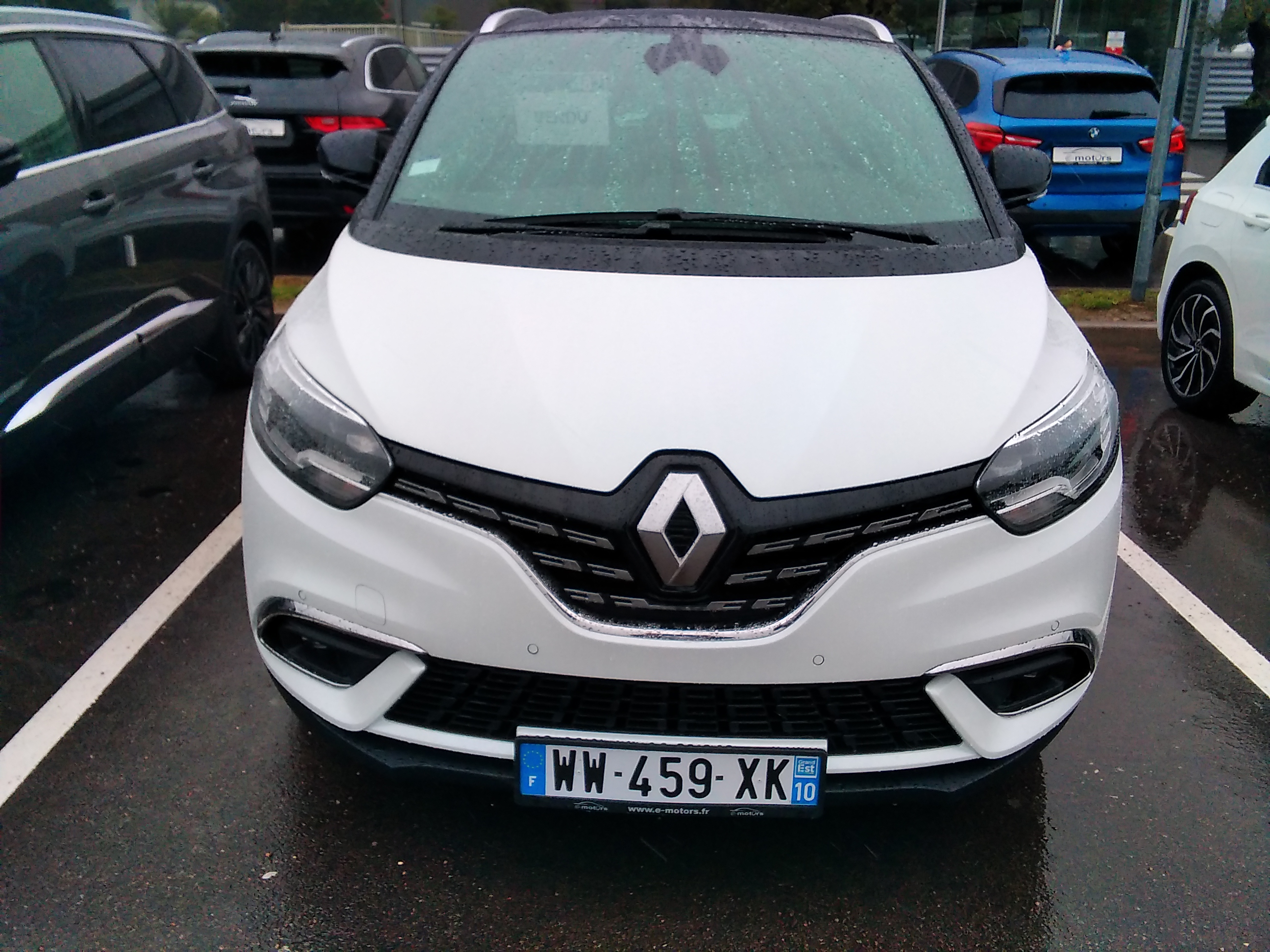 Avis-mandataire-auto-Emotors-Renault-Grand-scenic-Black-edition-tce-140-edc-plus-7places-plus-toit-pano.