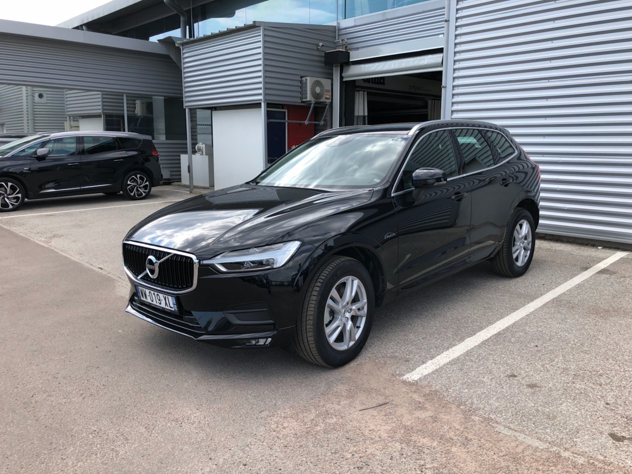 Avis-mandataire-auto-Emotors-Volvo-Xc60-Momentum-d4-190-geartronic-8-4x4-plus-cuir-full-led-plus-1500km.