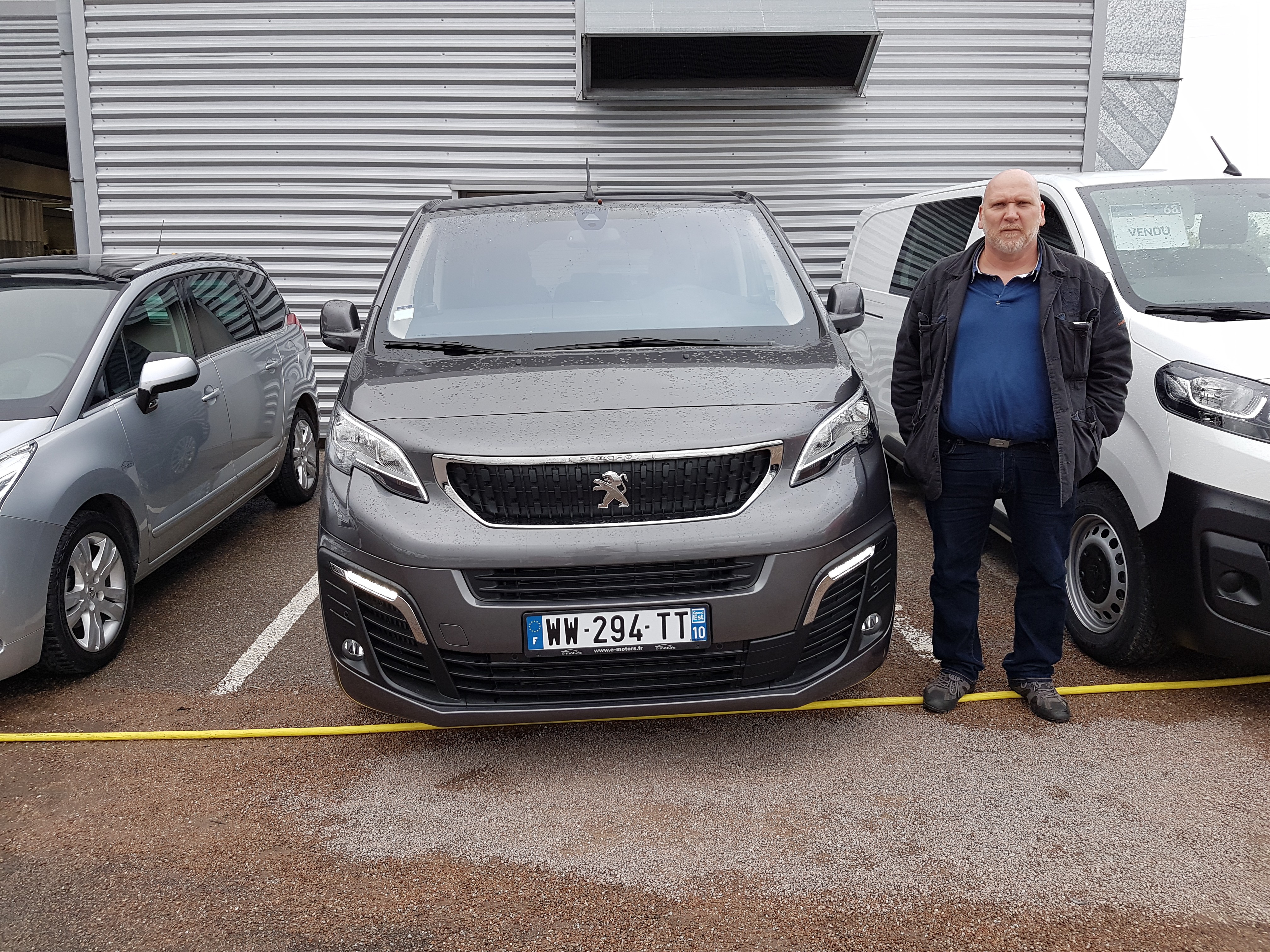 Avis-mandataire-auto-Emotors-Peugeot-Traveller-Standard-1-6-bluehdi-115ch-s-s-bvm6-active-8-places.