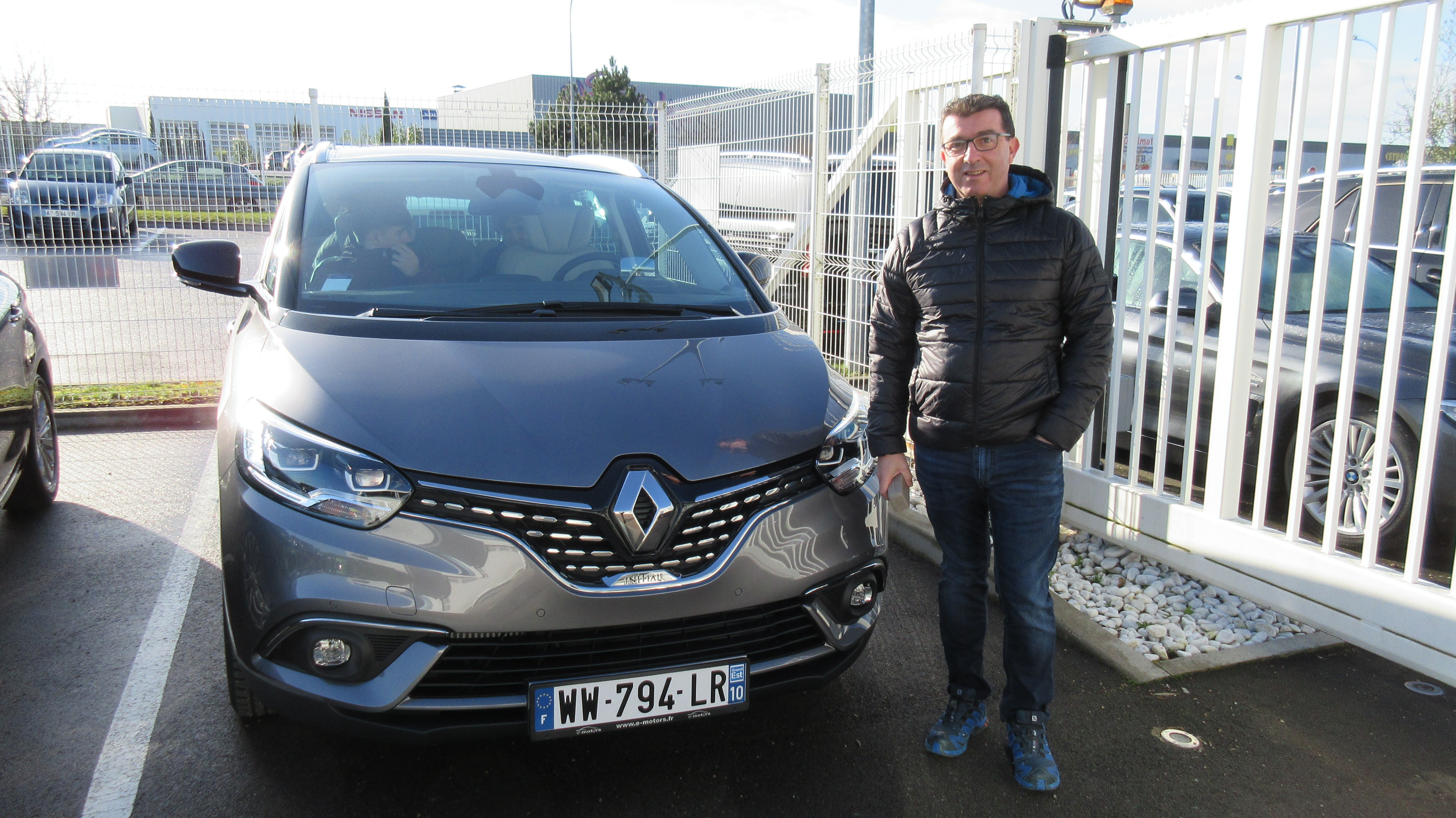 Avis-mandataire-auto-Emotors-Renault-Grand-scenic-Grand-sc-nic-initiale-paris-dci-130-energy-7places.