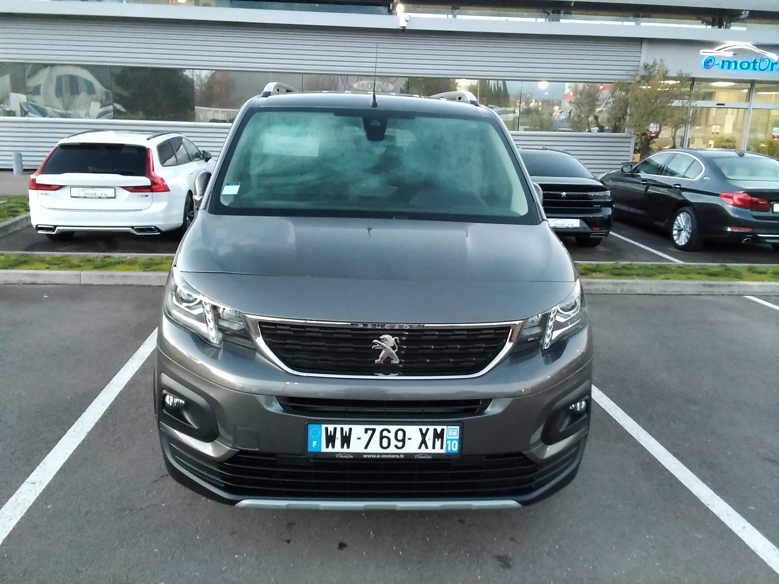 Avis-mandataire-auto-Emotors-Peugeot-Rifter-Long-allure-puretech-110-7-places-plus-grip-control-plus-gps.