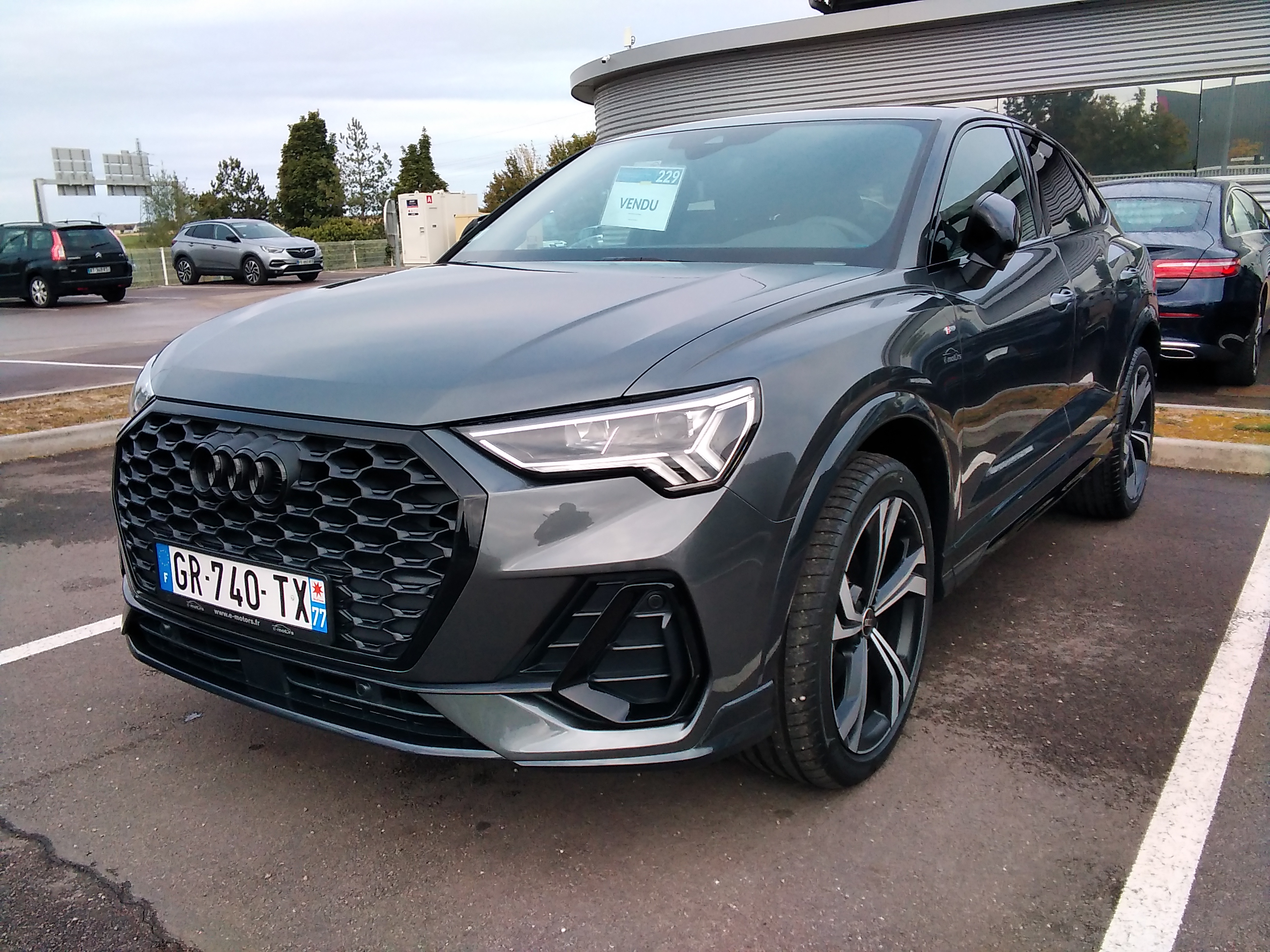 Avis-mandataire-auto-Emotors-Audi-Q3-sportback-35-tdi-150-s-tronic-7-s-edition-plus-ja20-plus-pack-black.