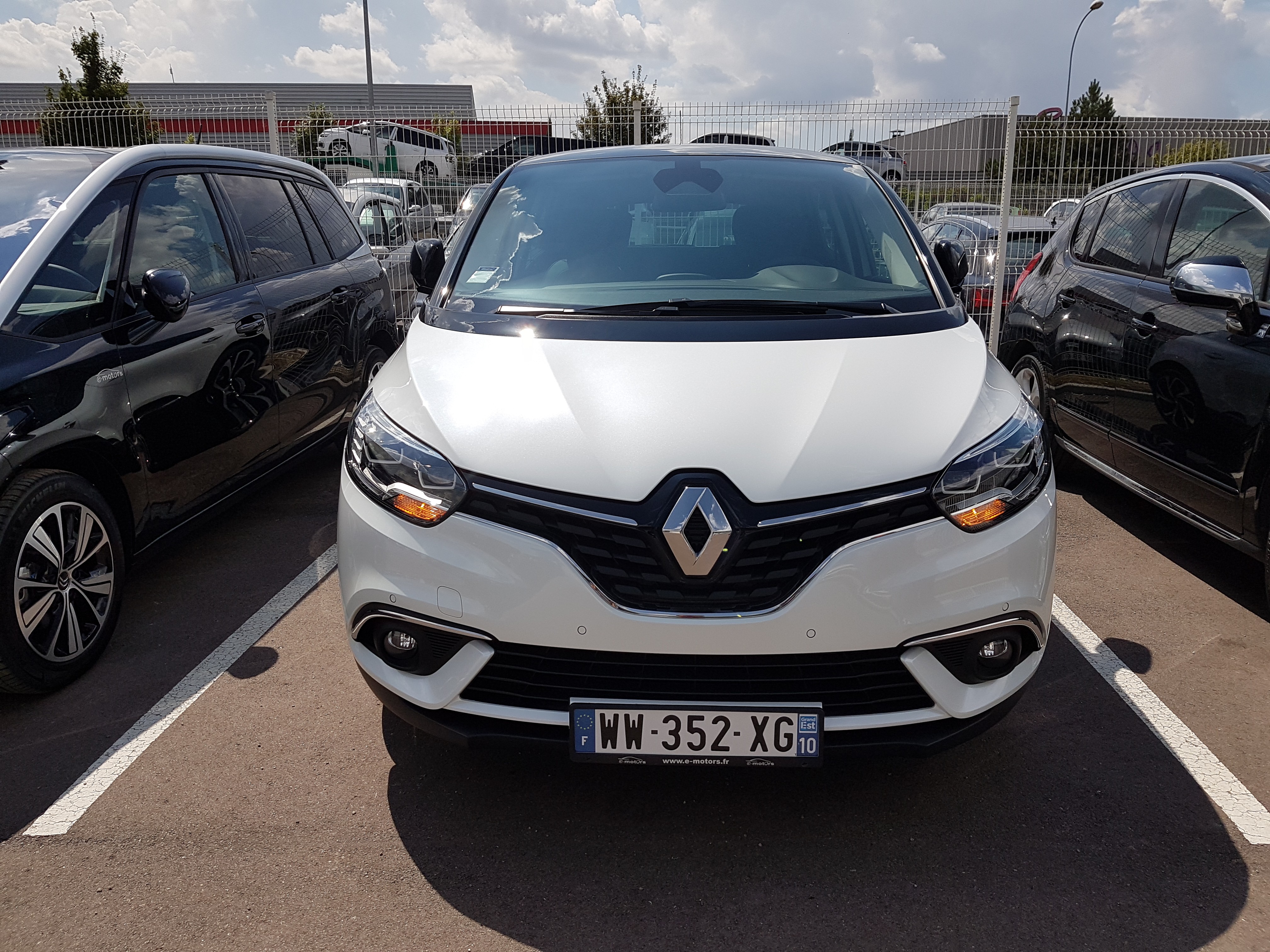 Avis-mandataire-auto-Emotors-Renault-Scenic-Intens-tce-160-energy-plus-bose-toit-vitr.