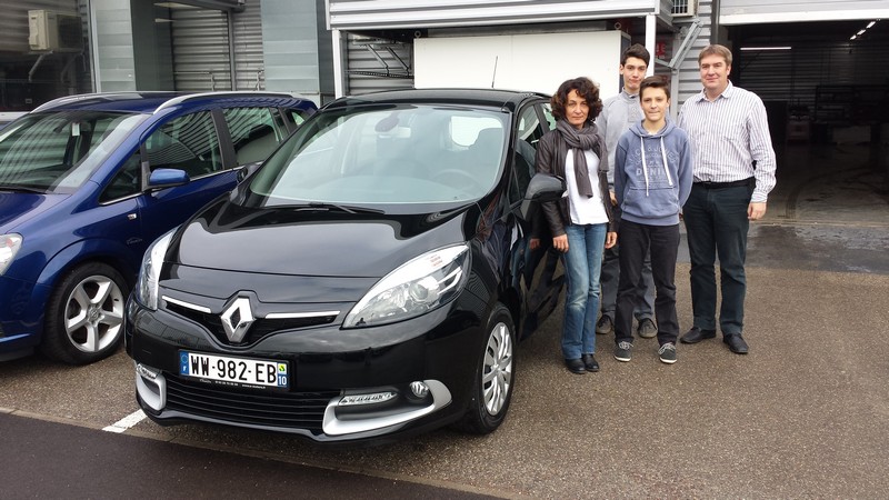 Avis-mandataire-auto-Emotors--Renault-scenic-iii-life-dci-110-edc-.