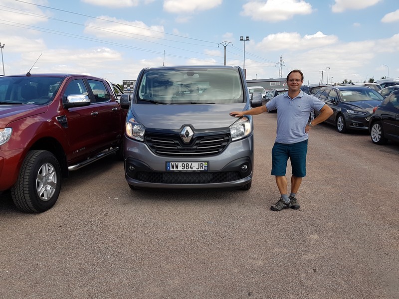 Avis-mandataire-auto-Emotors-Renault-Trafic-combi-Intens-dci-125-energy-9places-plus-hayon.