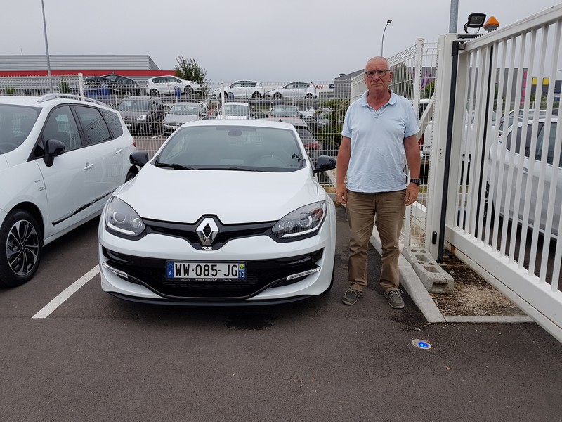 Avis-mandataire-auto-Emotors-Renault-Megane-iii-coupe-M-gane-iii-coup-rs-2-0-275-s-s-plus-pack-cup-recaro.