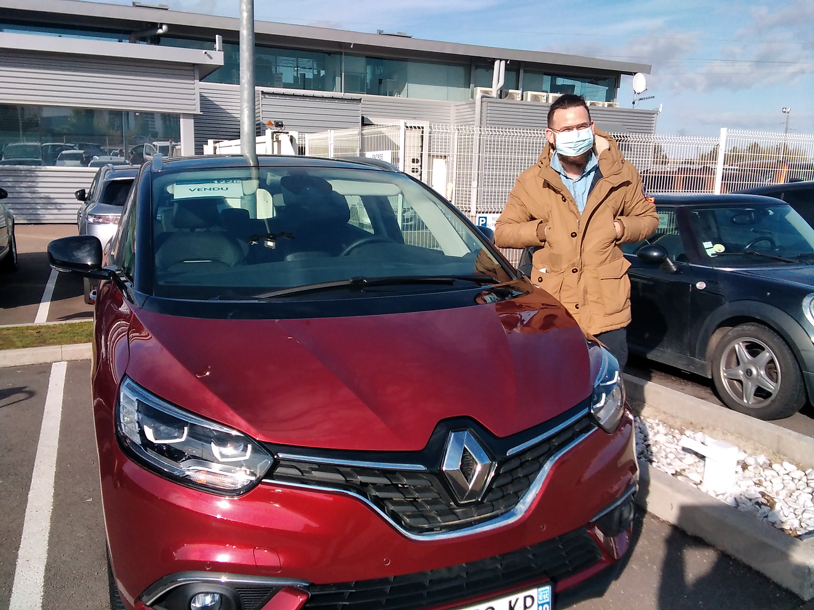 Avis-mandataire-auto-Emotors-Renault-Grand-scenic-Intens-blue-dci-150-plus-pack-city-plus-7-places.