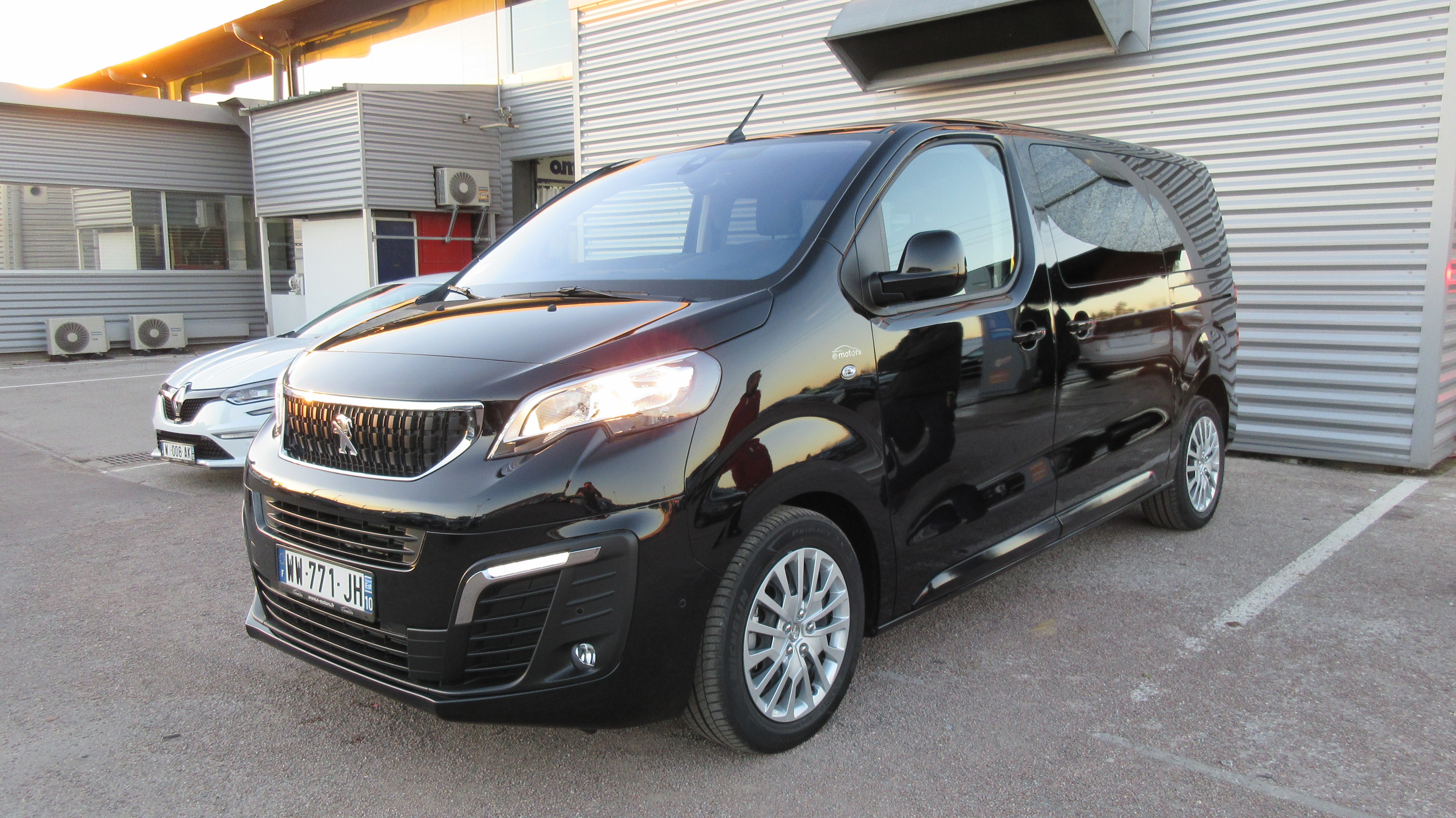 Avis-mandataire-auto-Emotors-Peugeot-Traveller-Standard-1-6-bluehdi-115ch-s-s-bvm6-active-8-places.