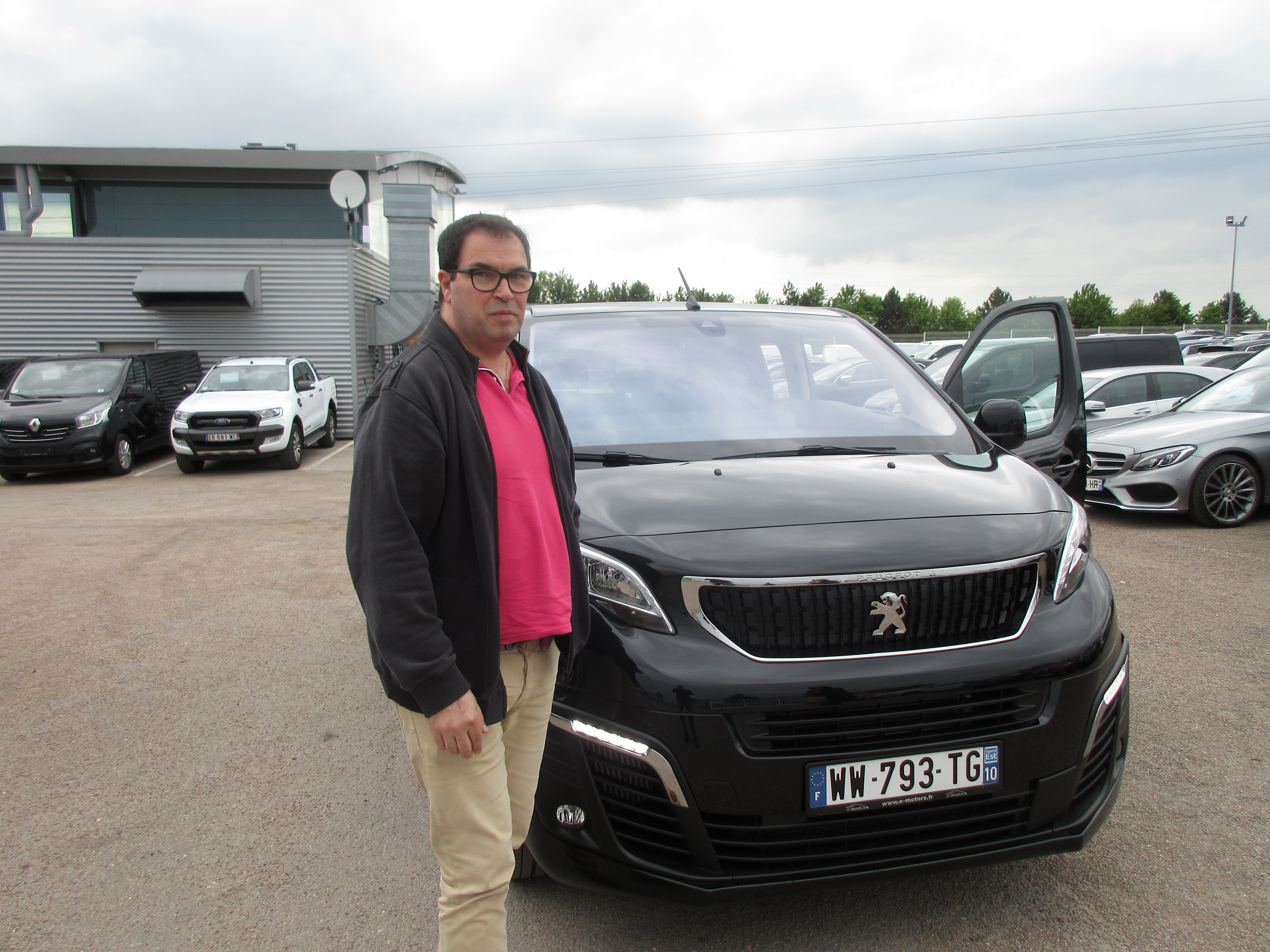 Avis-mandataire-auto-Emotors-Peugeot-Traveller-Standard-2-0-bluehdi-150ch-s-s-bvm6-active-8-places.