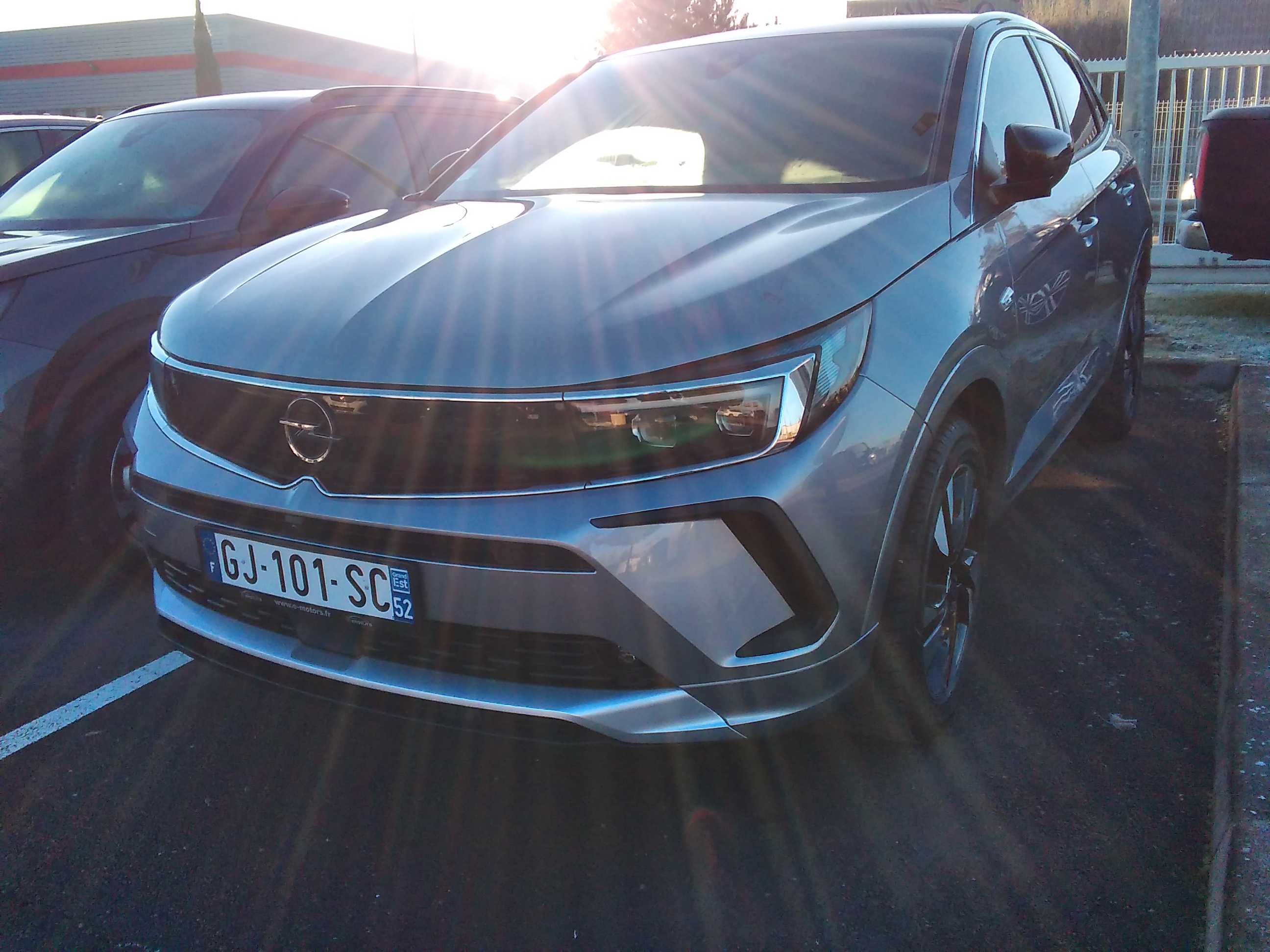 Avis-mandataire-auto-Emotors-Opel-Grandland-Diesel-130-bva8-plus-gps-plus-cam-ra360.