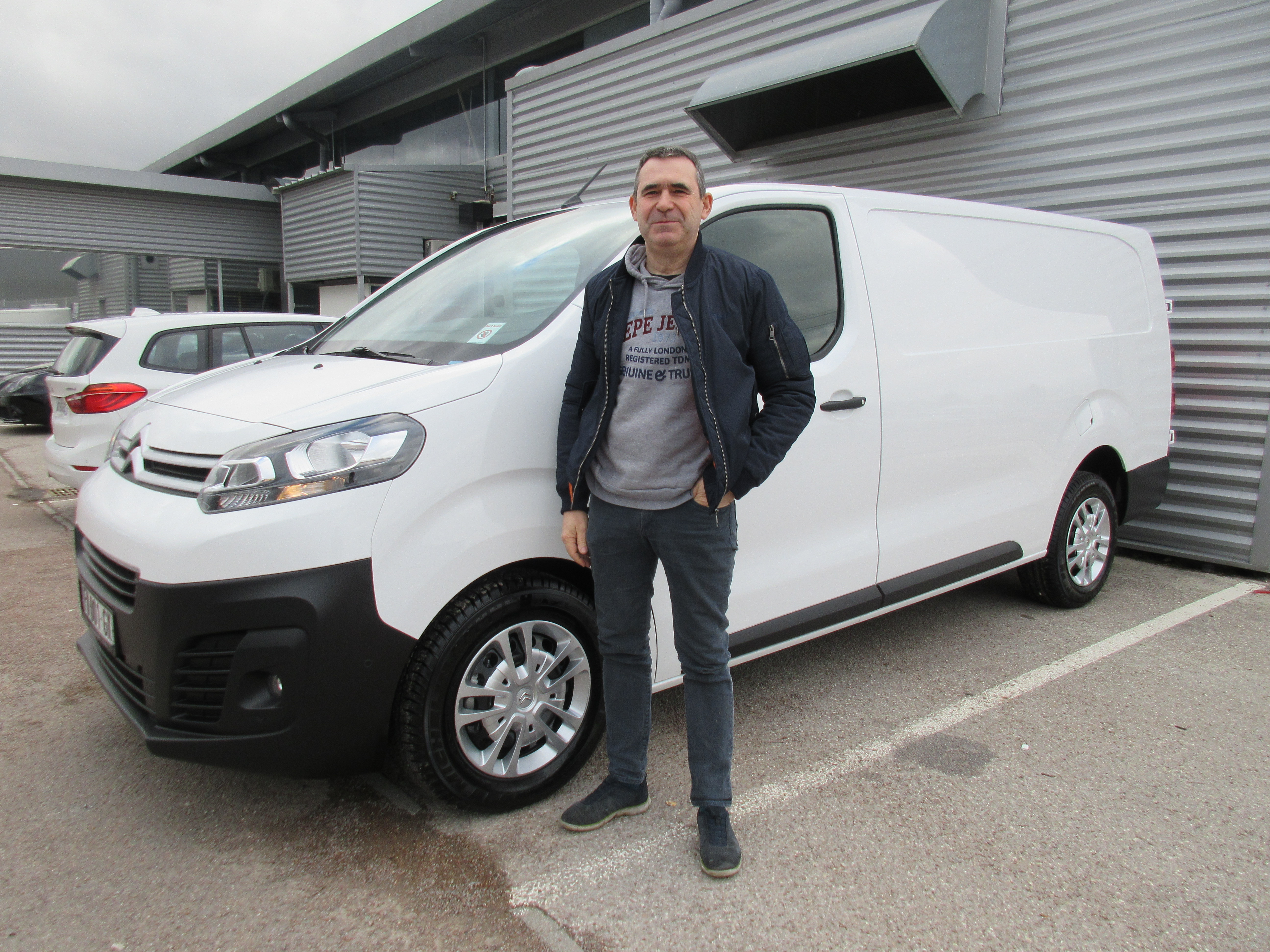Avis-mandataire-auto-Emotors-Citroen-Jumpy-fourgon-Club-xl-bluehdi-120-plus-gps-cam-ra-180.