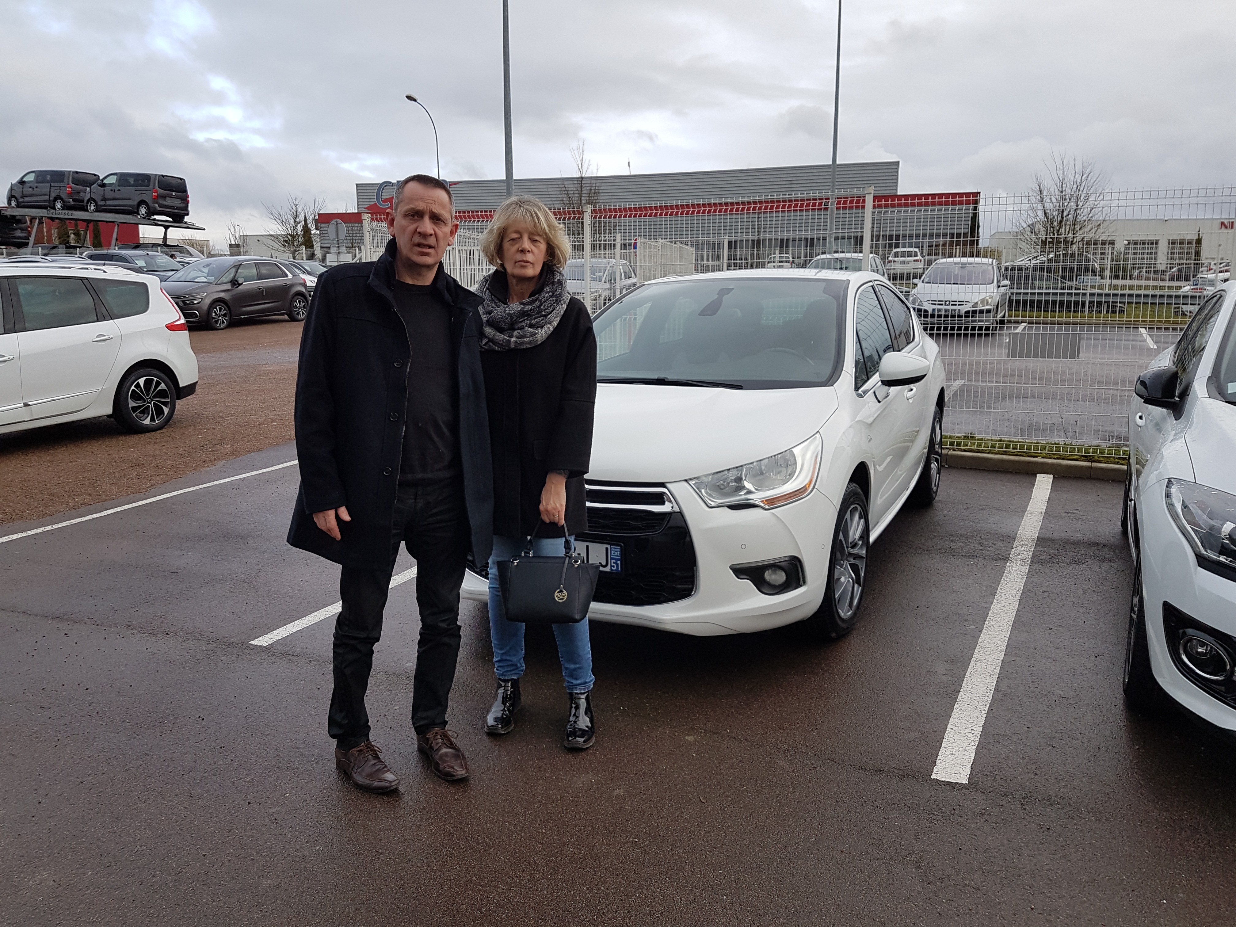 Avis-mandataire-auto-Emotors-Citroen-Ds4-So-chic-hdi-115-plus-gps.