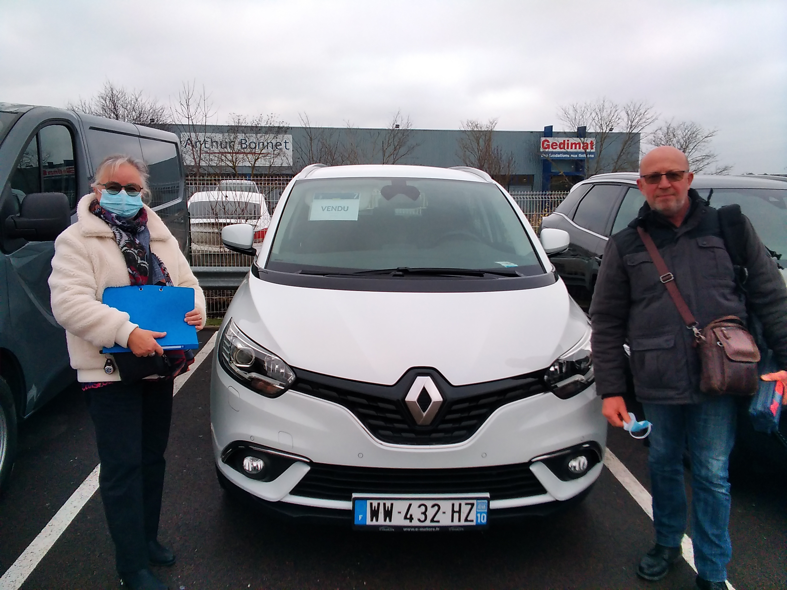 Avis-mandataire-auto-Emotors-Renault-Grand-scenic-Limited-blue-dci-150.