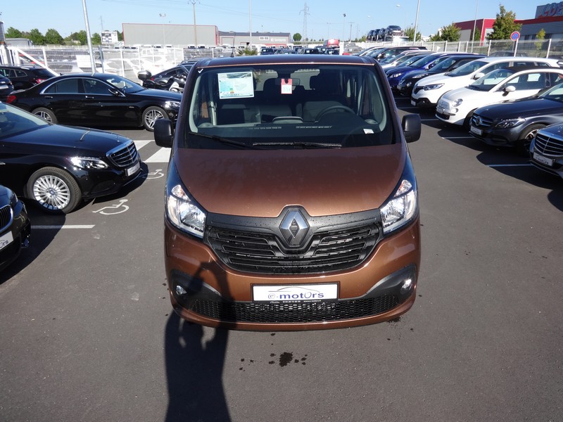 Avis-mandataire-auto-Emotors--Renault-trafic-combi-zen-dci-120-energy-9places-.