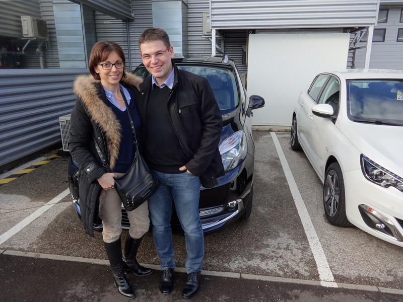 Avis-mandataire-auto-Emotors--Renault-grand-scenic-iii-bose-dci-130-energy-7-places-plus-toit-vitr-.