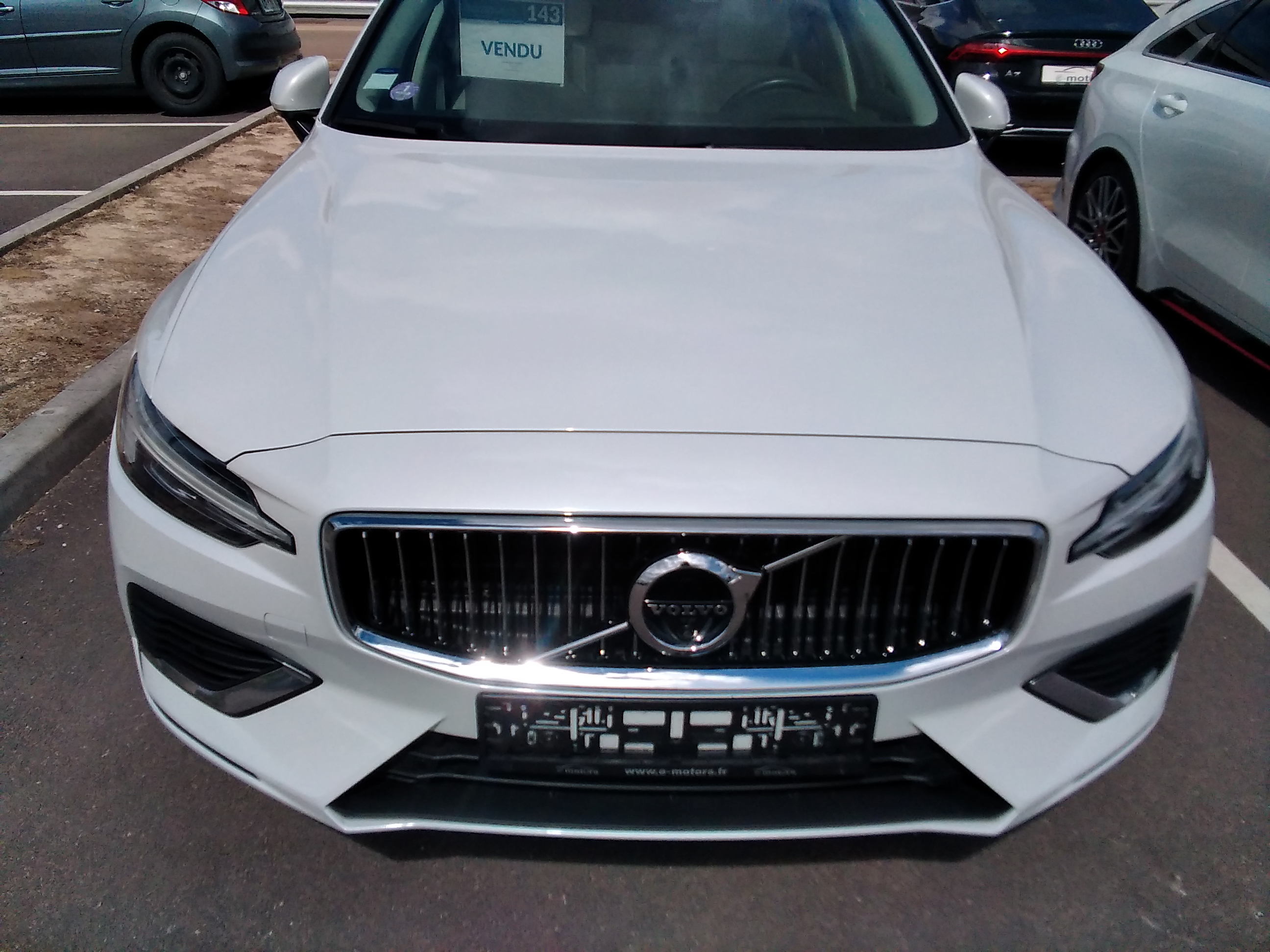 Avis-mandataire-auto-Emotors-Volvo-V60-T6-awd-recharge-253-ch-plus-87-ch-geartronic-8-inscription-luxe.