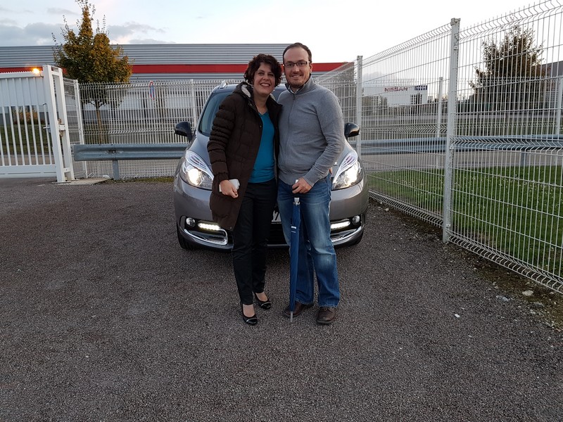 Avis-mandataire-auto-Emotors-Renault-Grand-scenic-Grand-sc-nic-iii-bose-dci-130-energy-7places-plus-toit-vitr.