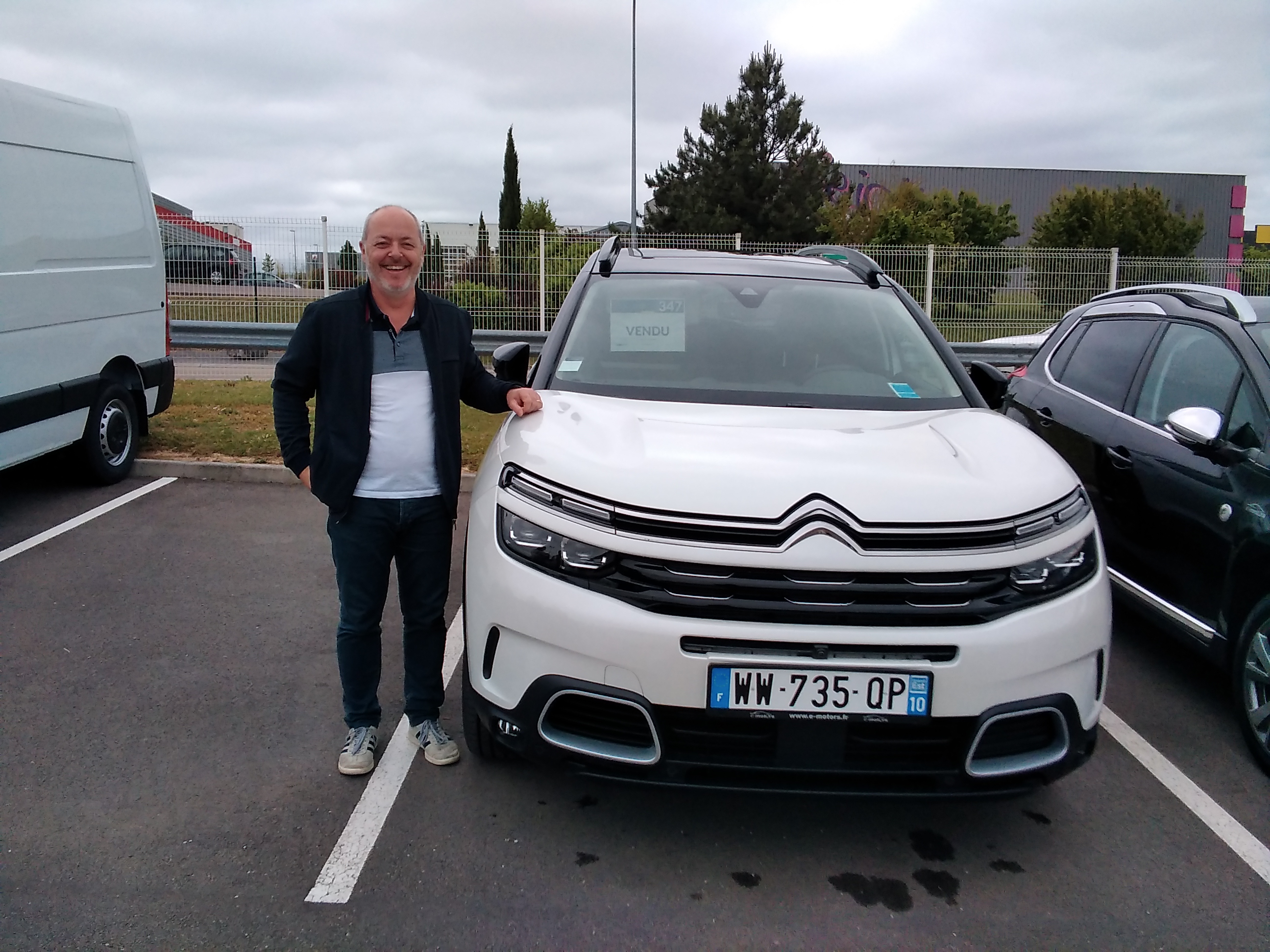 Avis-mandataire-auto-Emotors-Citroen-C5-aircross-Shine-pack-hybride-rechargeable-225-s-s-e-eat8-plus-toit-panoramique-plus-park-assist-plus-chargeur-7-4kw.