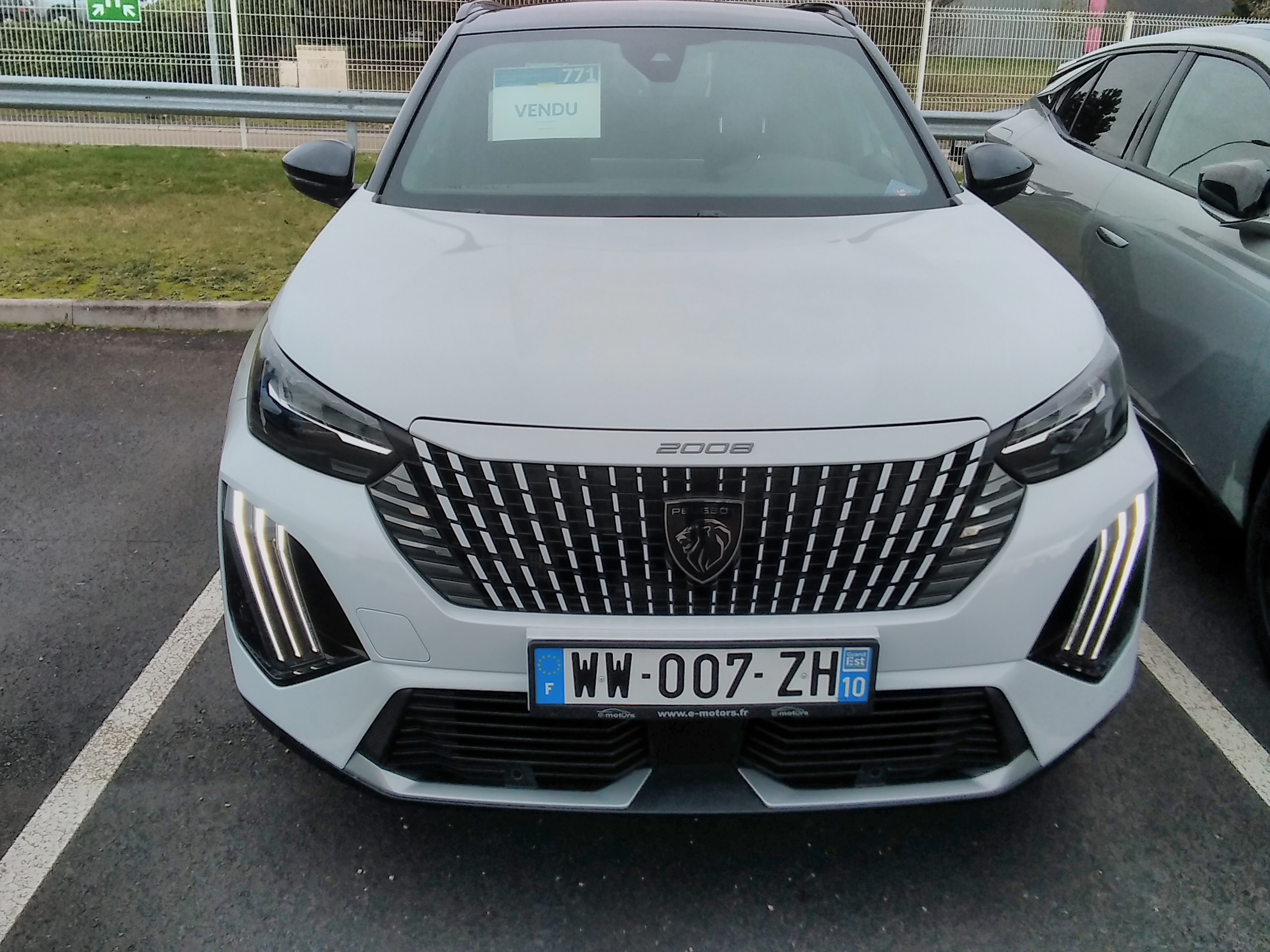 Avis-mandataire-auto-Emotors-Peugeot-2008-Puretech-130-s-s-eat8-gt-plus-ja18-plus-alcantara.