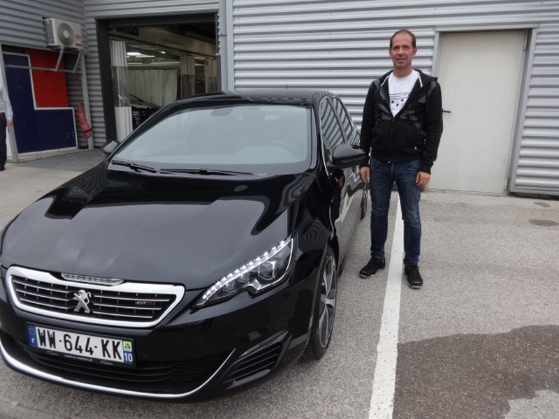 Avis-mandataire-auto-Emotors-Peugeot-308-Gt-bluehdi-180-eat-plus-toit-vitr.