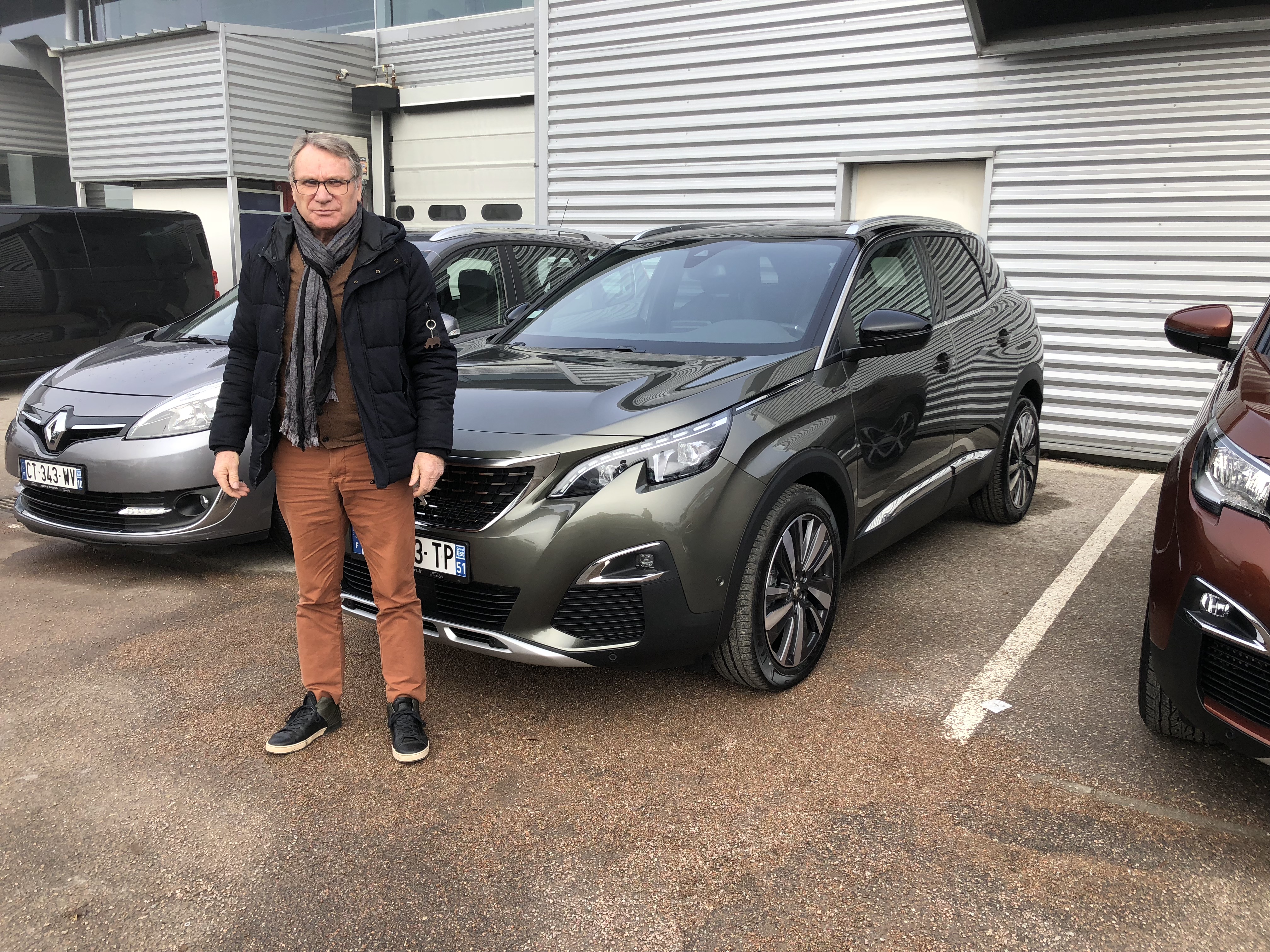 Avis-mandataire-auto-Emotors-Peugeot-3008-Gt-line-puretech-130-s-s-eat8-plus-jantes-19-toit-vitr.