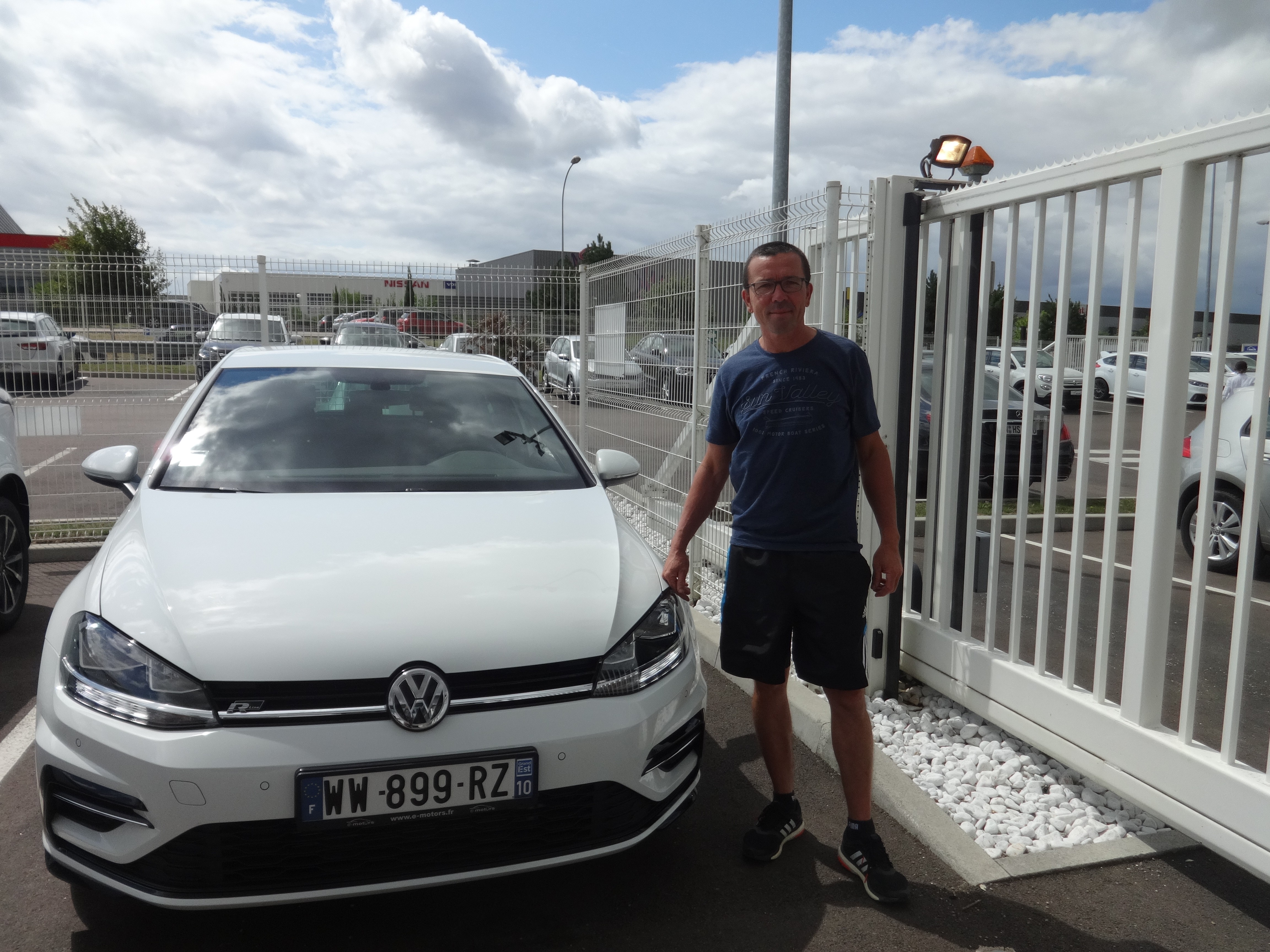 Avis-mandataire-auto-Emotors-Volkswagen-Golf-Confortline-r-line-tdi-150-dsg7.