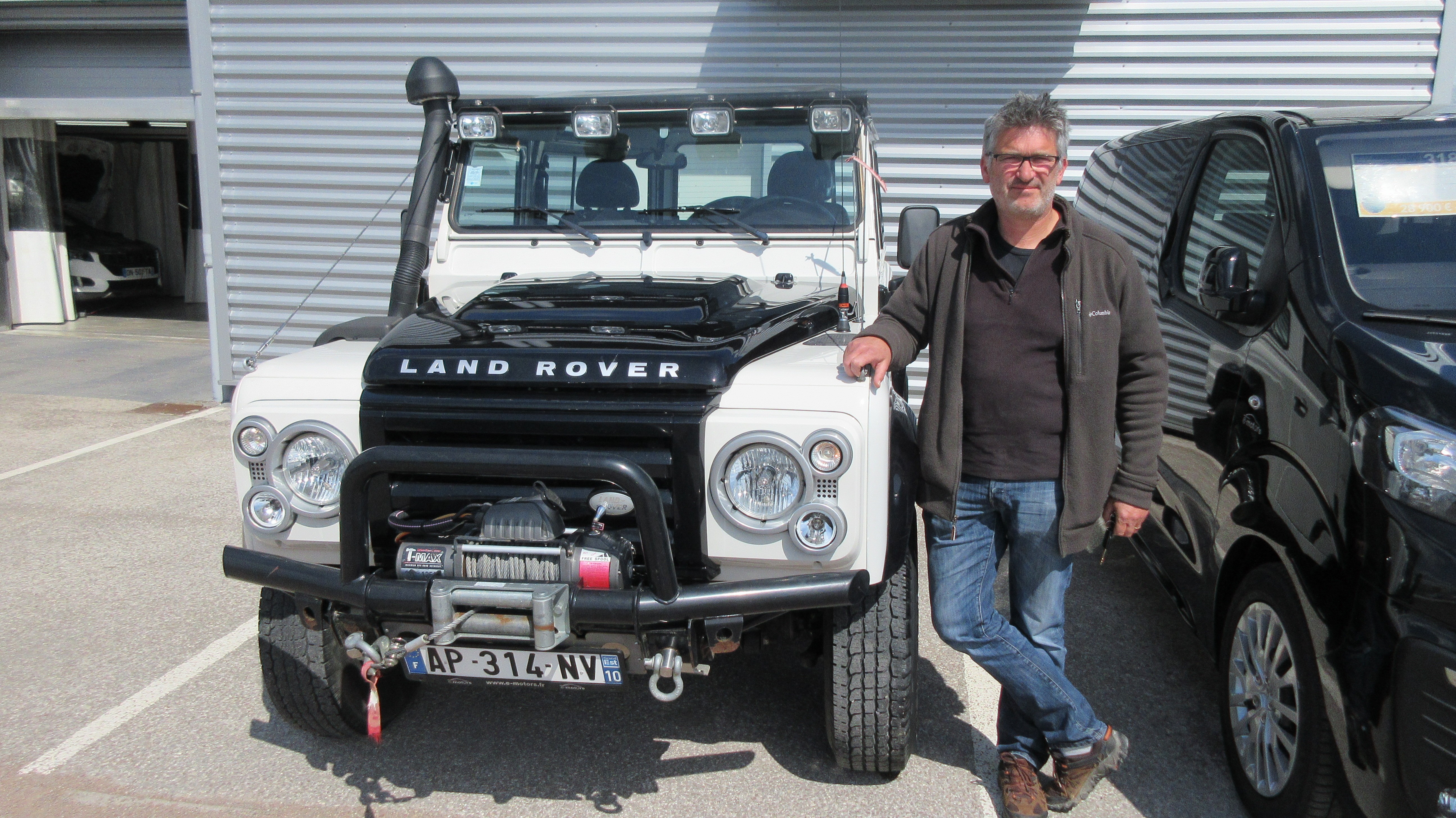 Avis-mandataire-auto-Emotors-Land rover-Defender-90-Defender-se-90-hard-top-122-3portes-plus-ja-16.