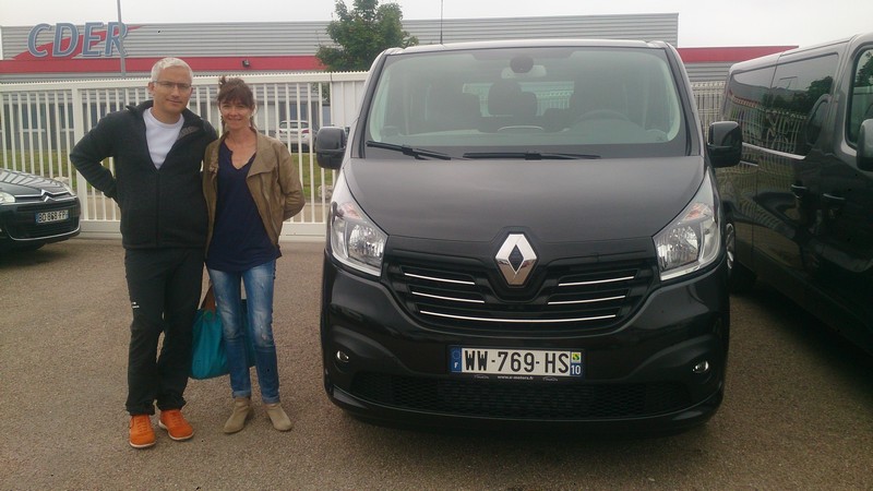 Avis-mandataire-auto-Emotors-Renault-Trafic-combi-Intens-dci-125-energy-9places-plus-hayon.