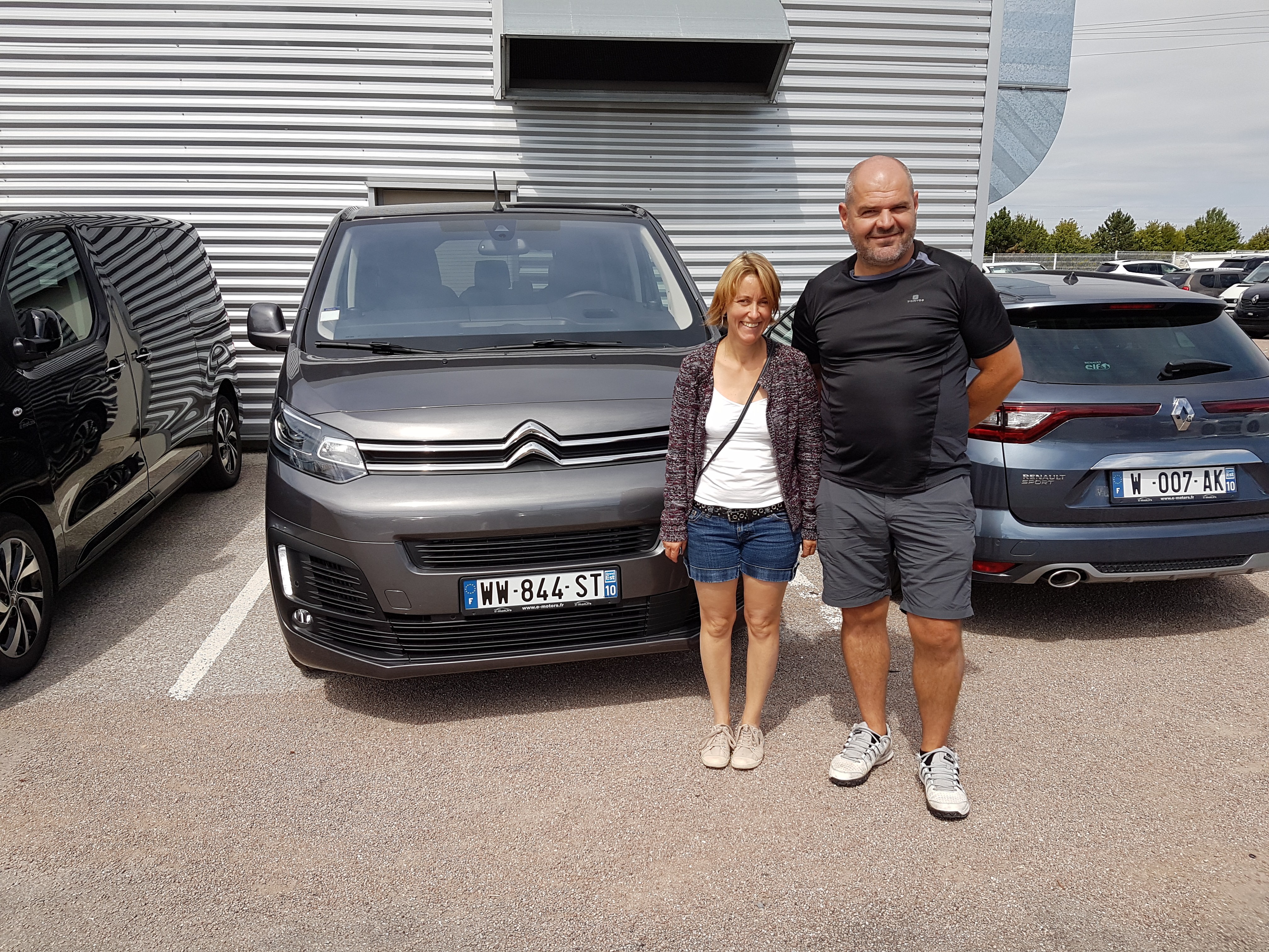 Avis-mandataire-auto-Emotors-Citroen-Spacetourer-Shine-m-bluehdi-180-s-s-eat6.