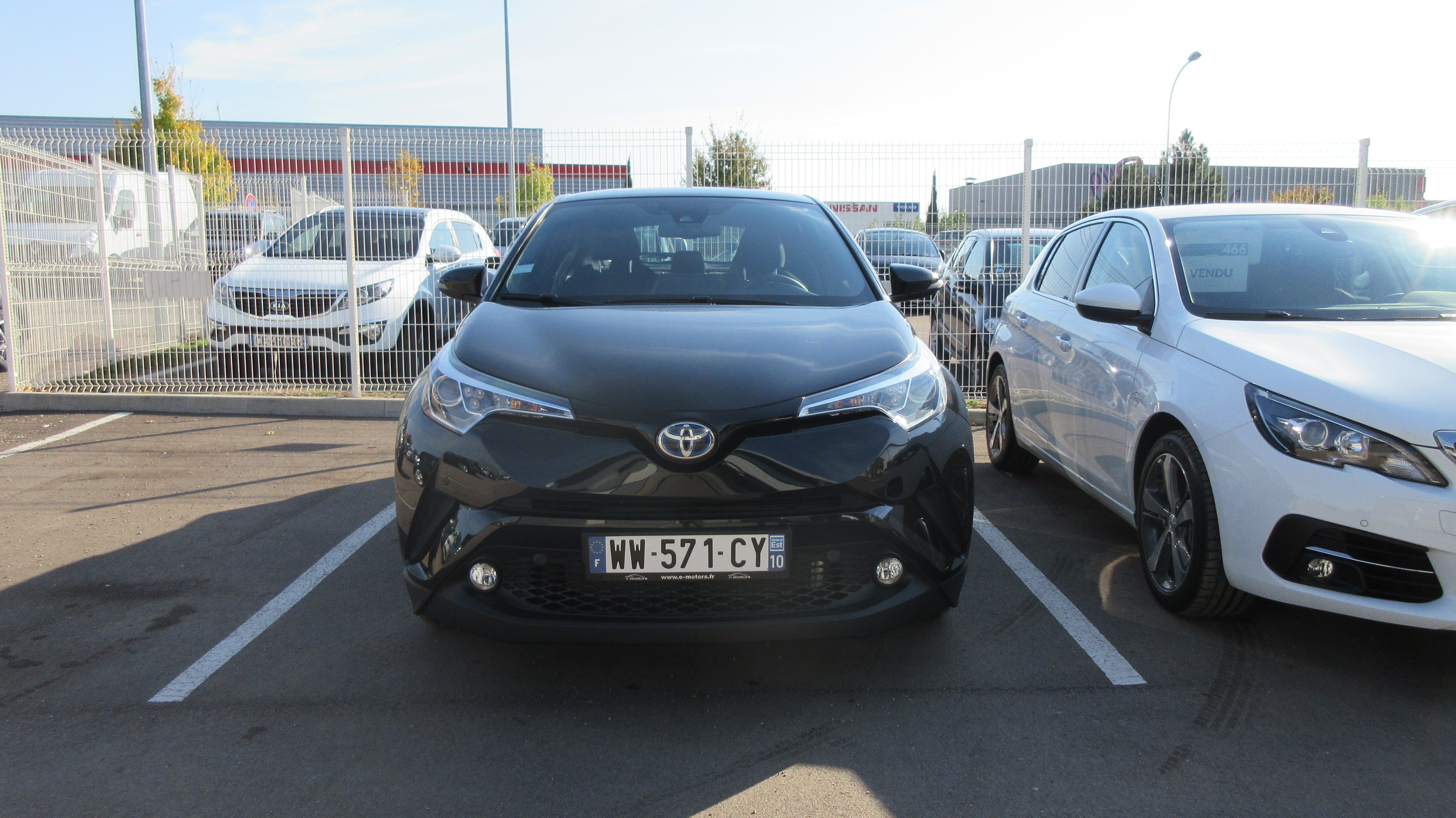 Avis-mandataire-auto-Emotors-Toyota-C-hr-hybride-Dynamic-122h-plus-gps-keyless.