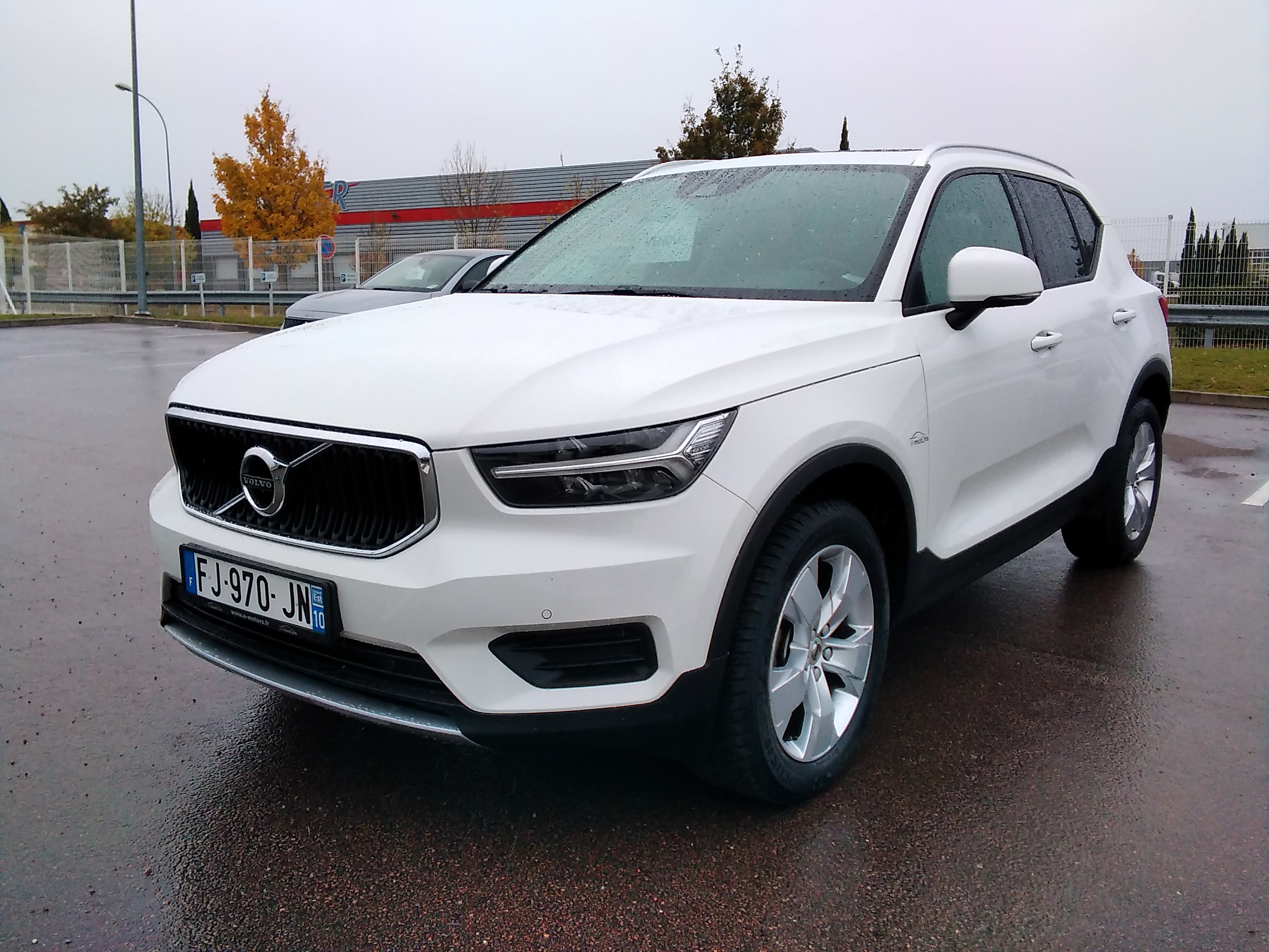 Avis-mandataire-auto-Emotors-Volvo-Xc40-T3-163-momentum-plus-toit-plus.