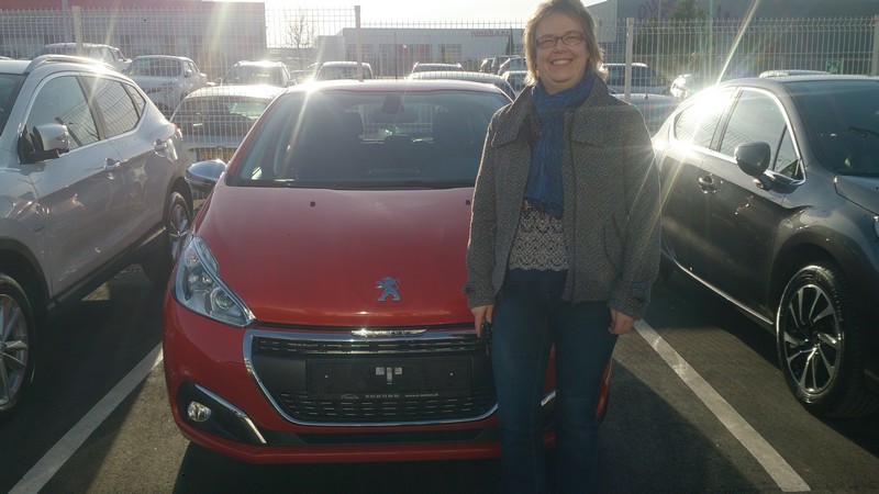 Avis-mandataire-auto-Emotors--Peugeot-208-allure-bluehdi-100-5p-plus-navigation-.