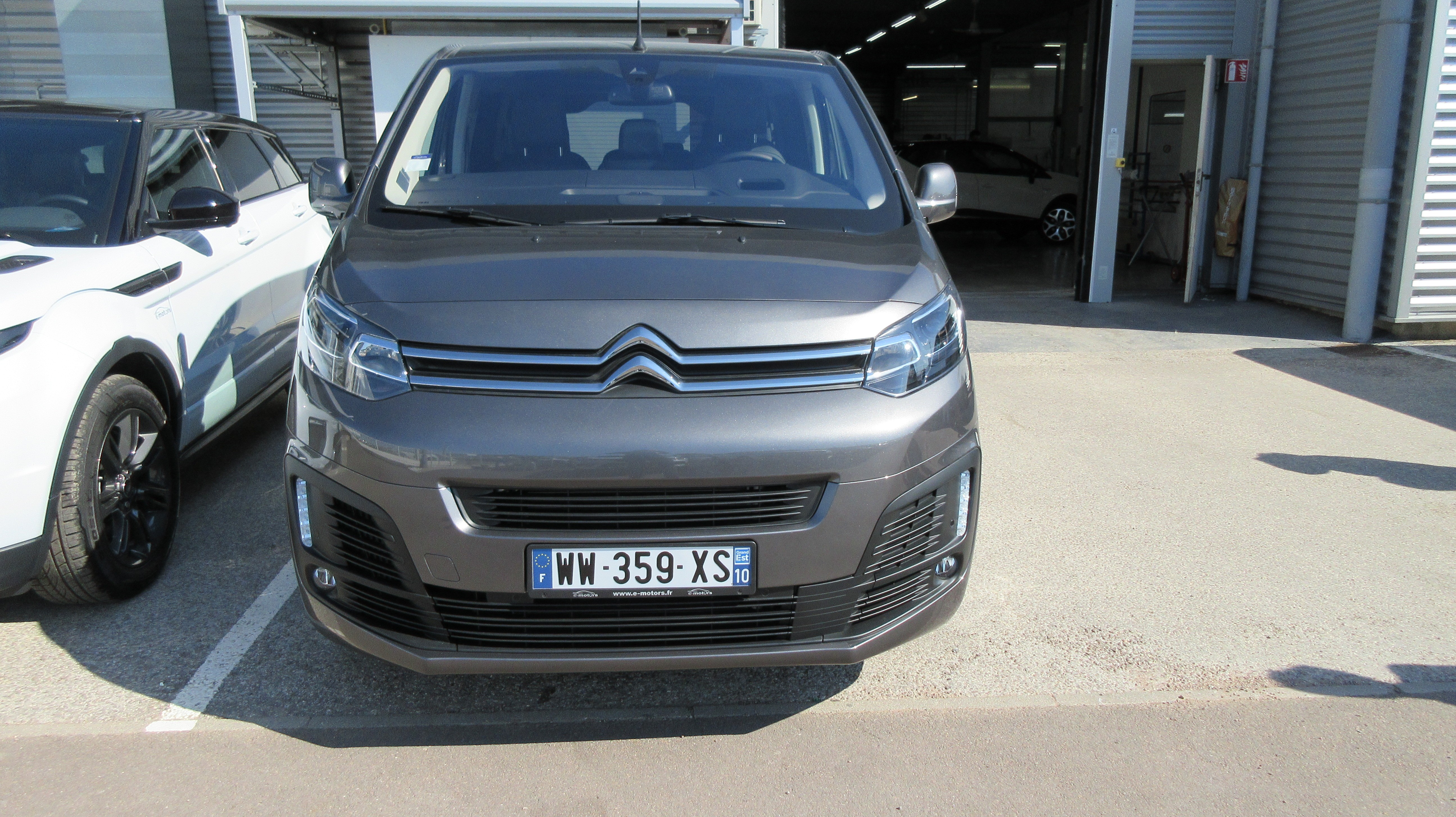 Avis-mandataire-auto-Emotors-Citroen-Spacetourer-Shine-m-bluehdi-180-s-s-eat6.