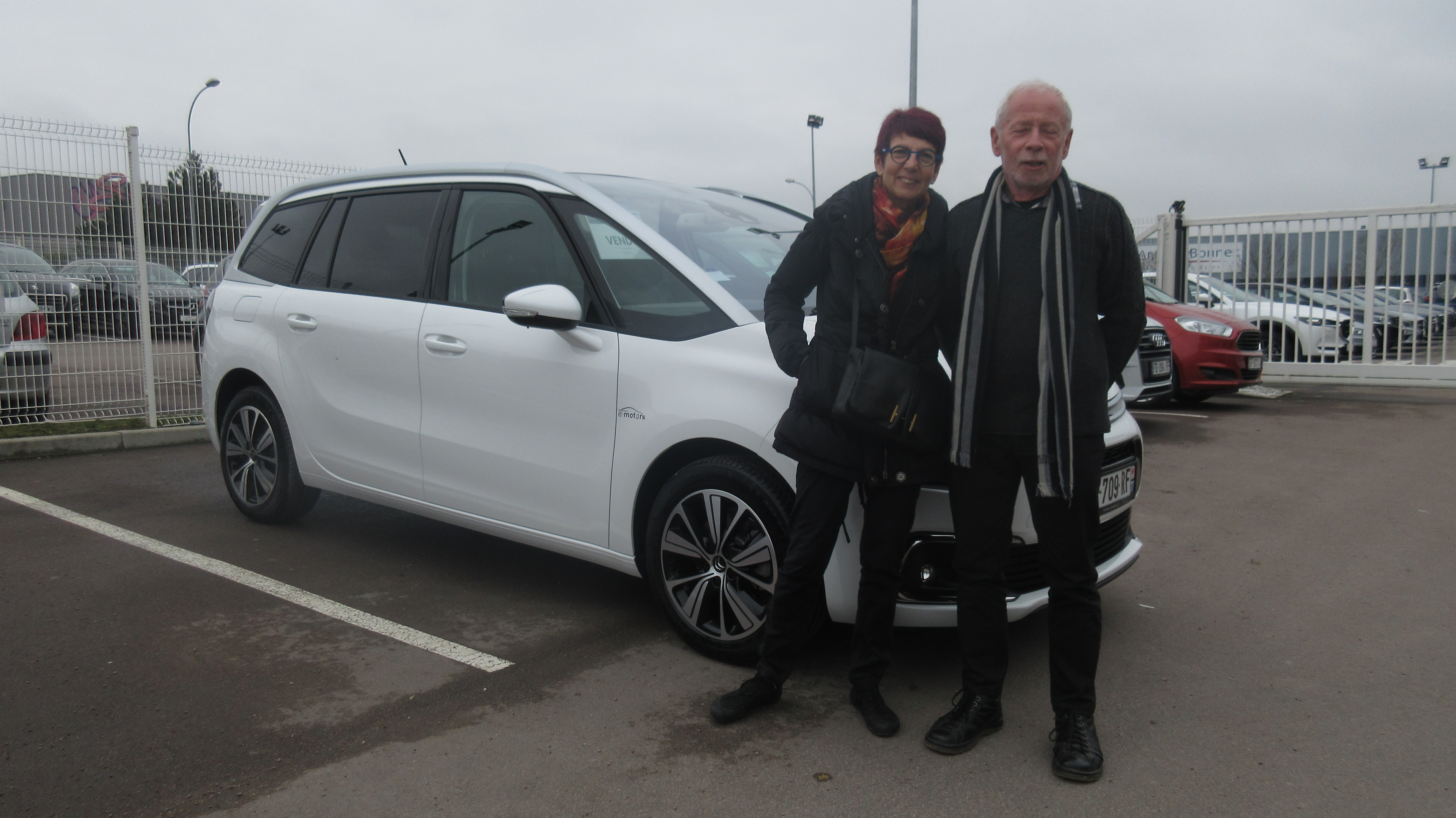 Avis-mandataire-auto-Emotors-Citroen-Grand-c4-spacetourer-Shine-bluehdi-160-s-s-eat8.