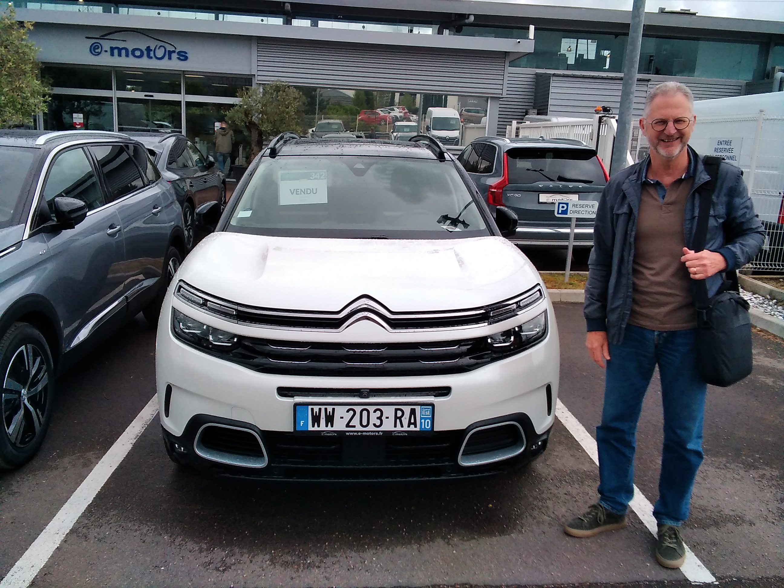 Avis-mandataire-auto-Emotors-Citroen-C5-aircross-Shine-pack-hybride-rechargeable-225-s-s-e-eat8-plus-toit-panoramique-plus-park-assist-plus-chargeur-7-4kw.