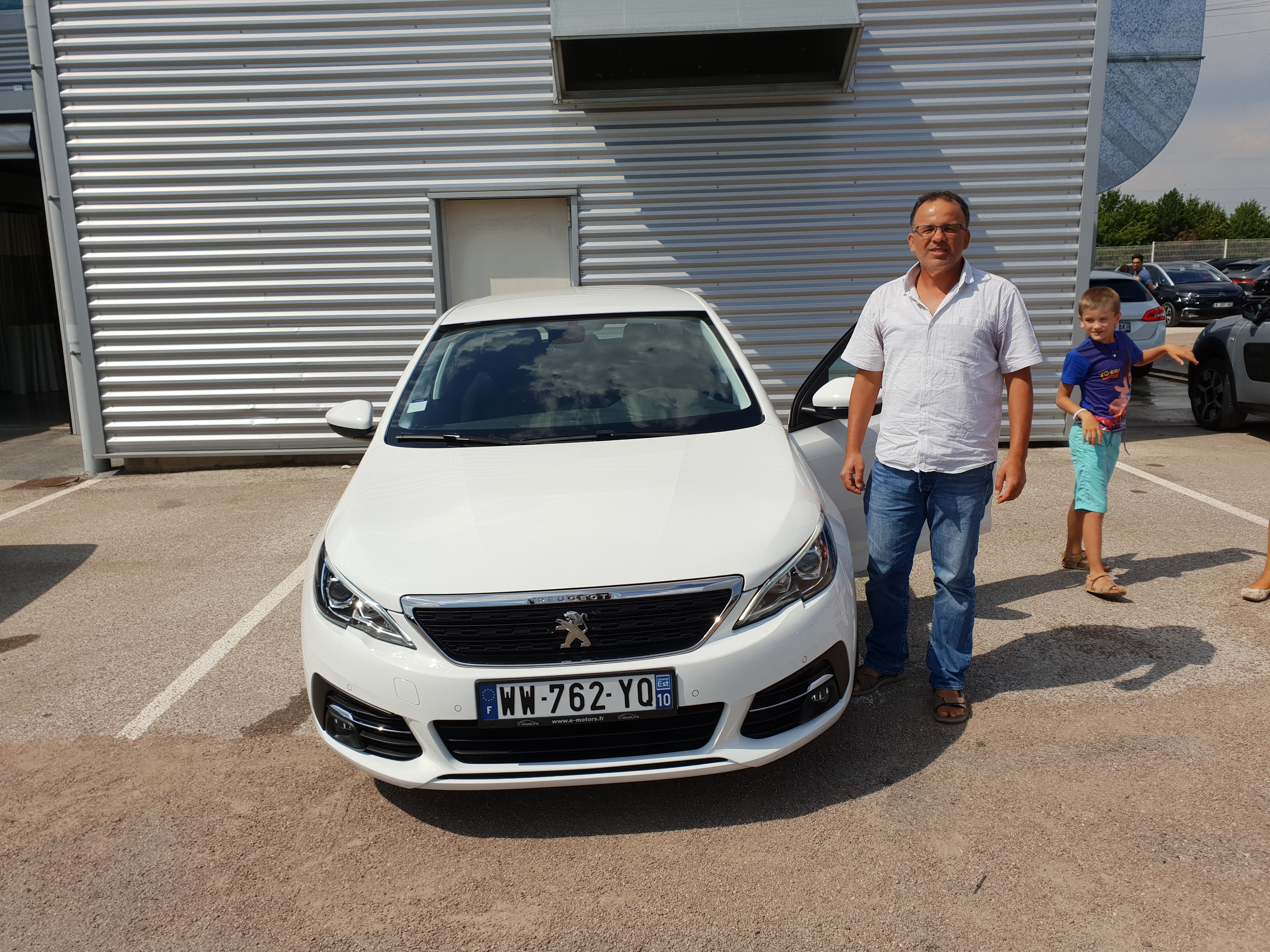 Avis-mandataire-auto-Emotors-Peugeot-308-sw-Active-bluehdi-120-s-s.